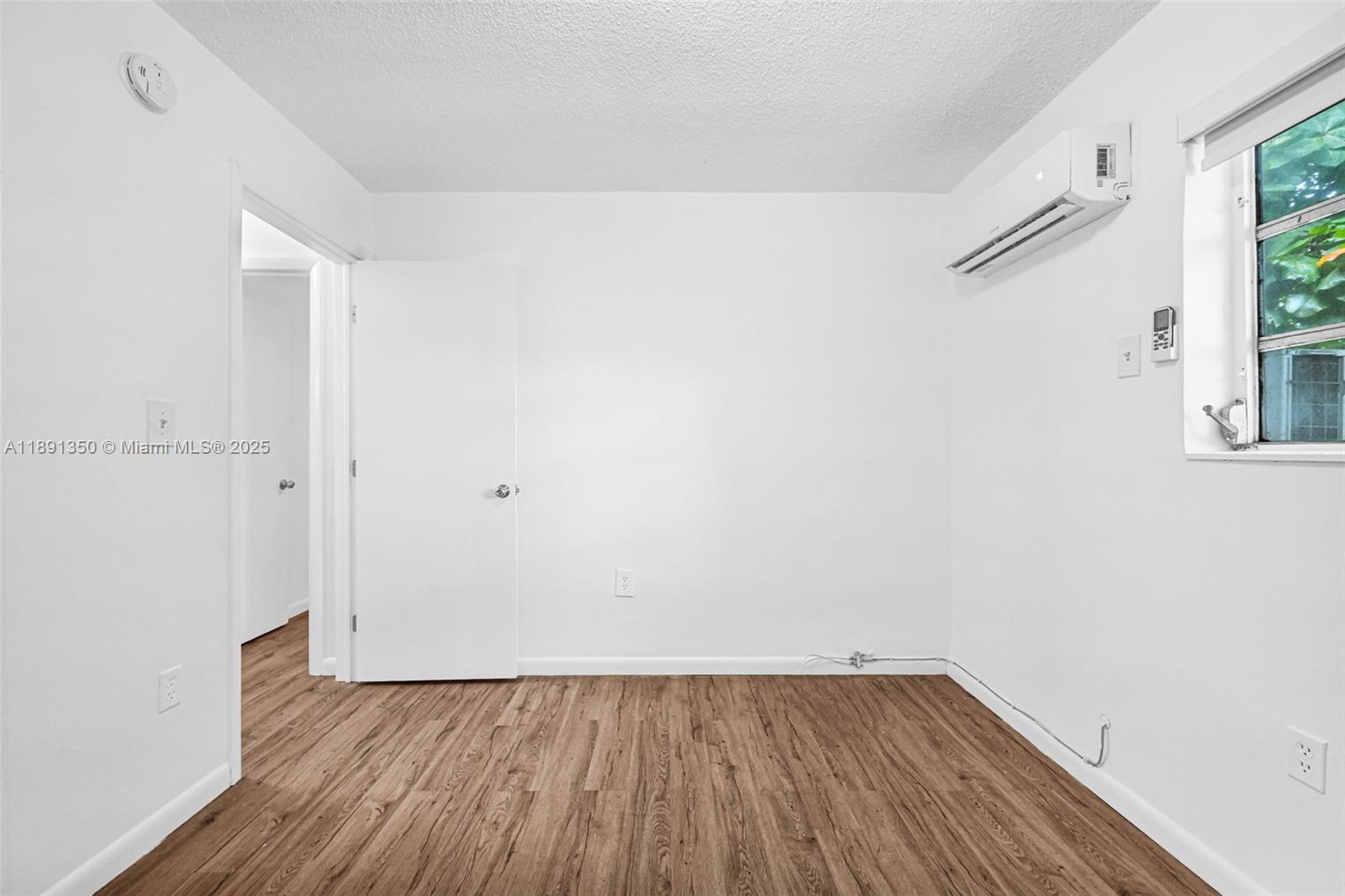   /   sq. ft. $ 2025-10-06 0 Photo