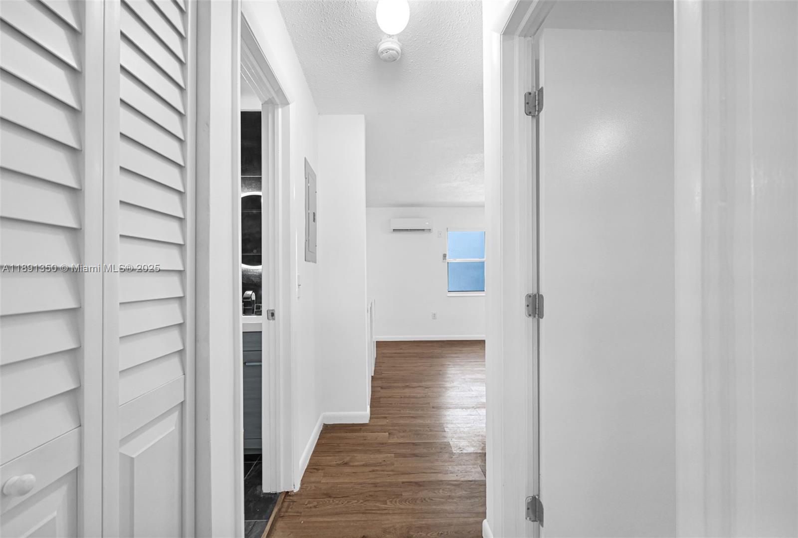   /   sq. ft. $ 2025-10-06 0 Photo