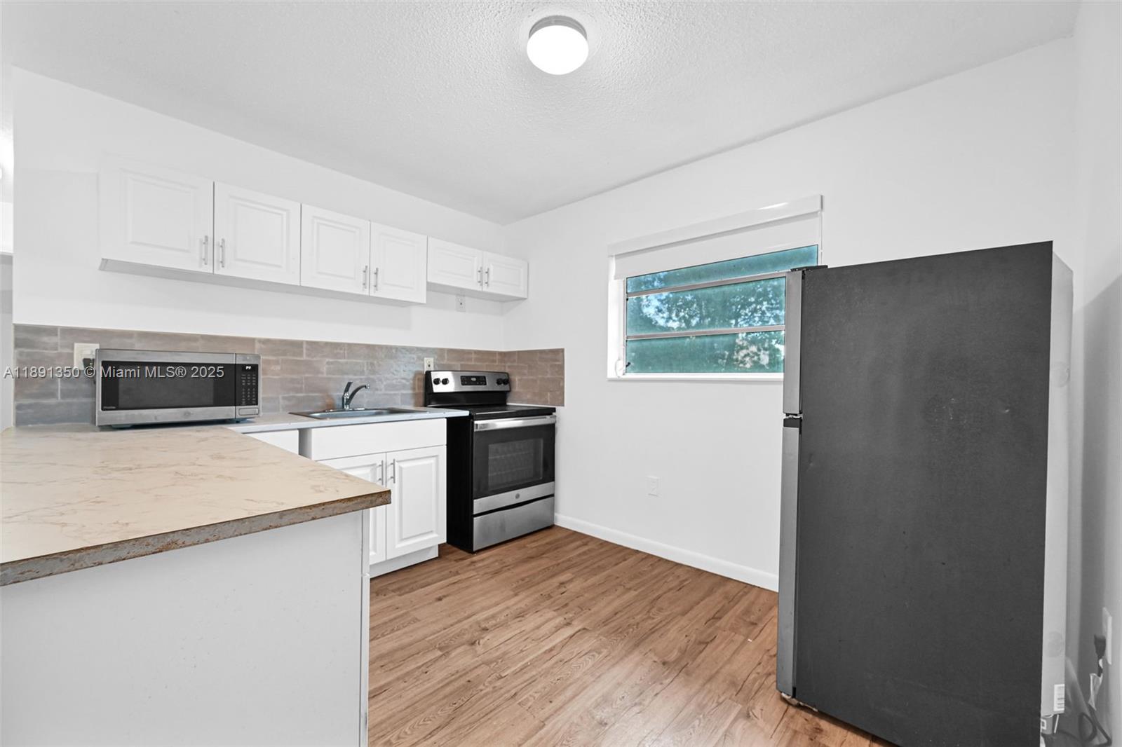   /   sq. ft. $ 2025-10-06 0 Photo
