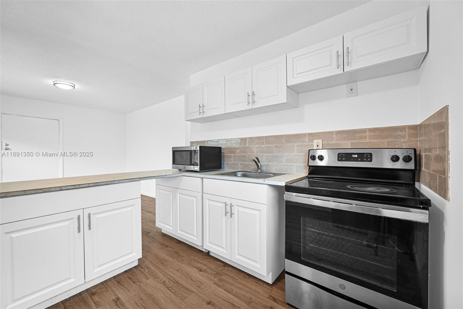   /   sq. ft. $ 2025-10-06 0 Photo