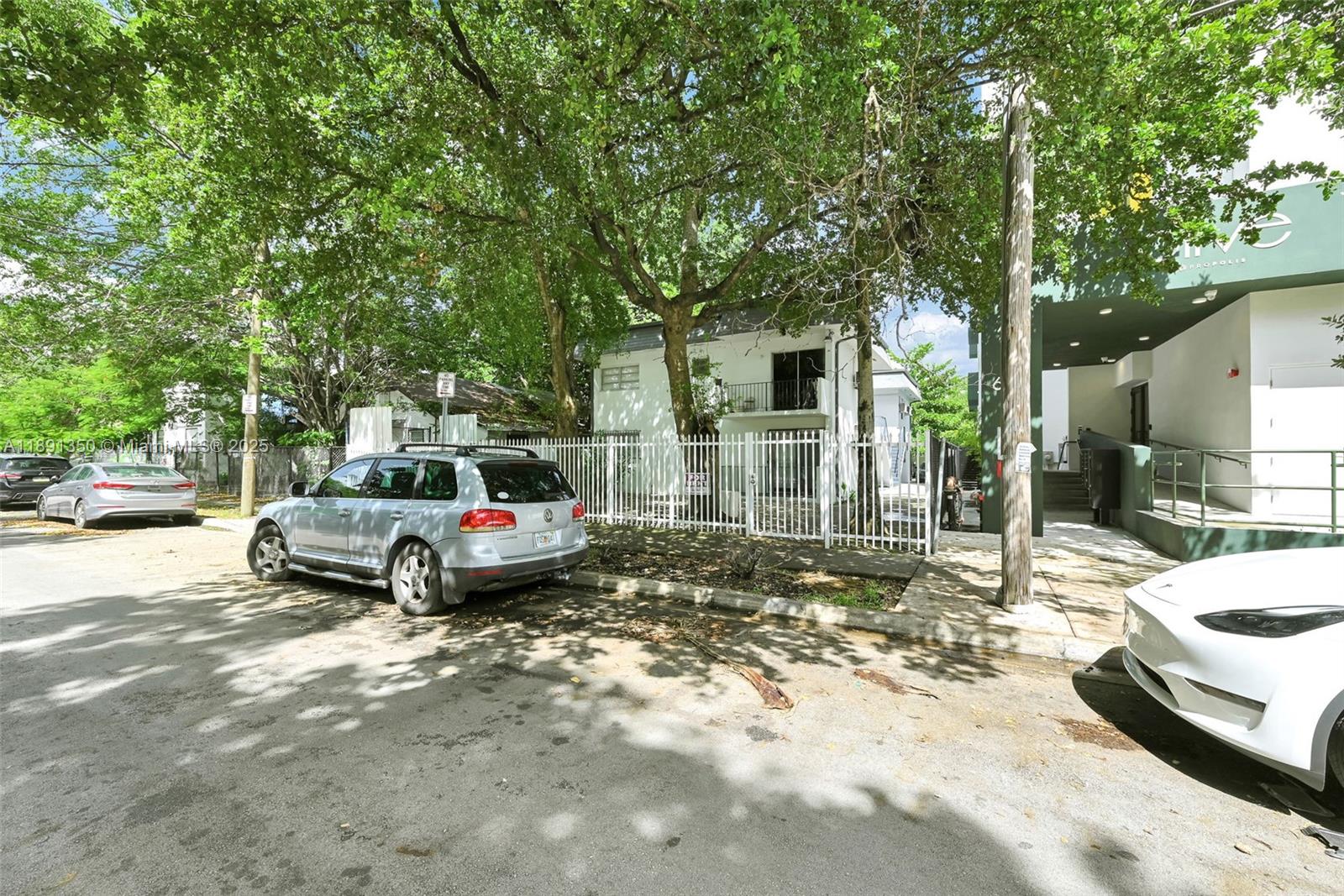   /   sq. ft. $ 2025-10-06 0 Photo