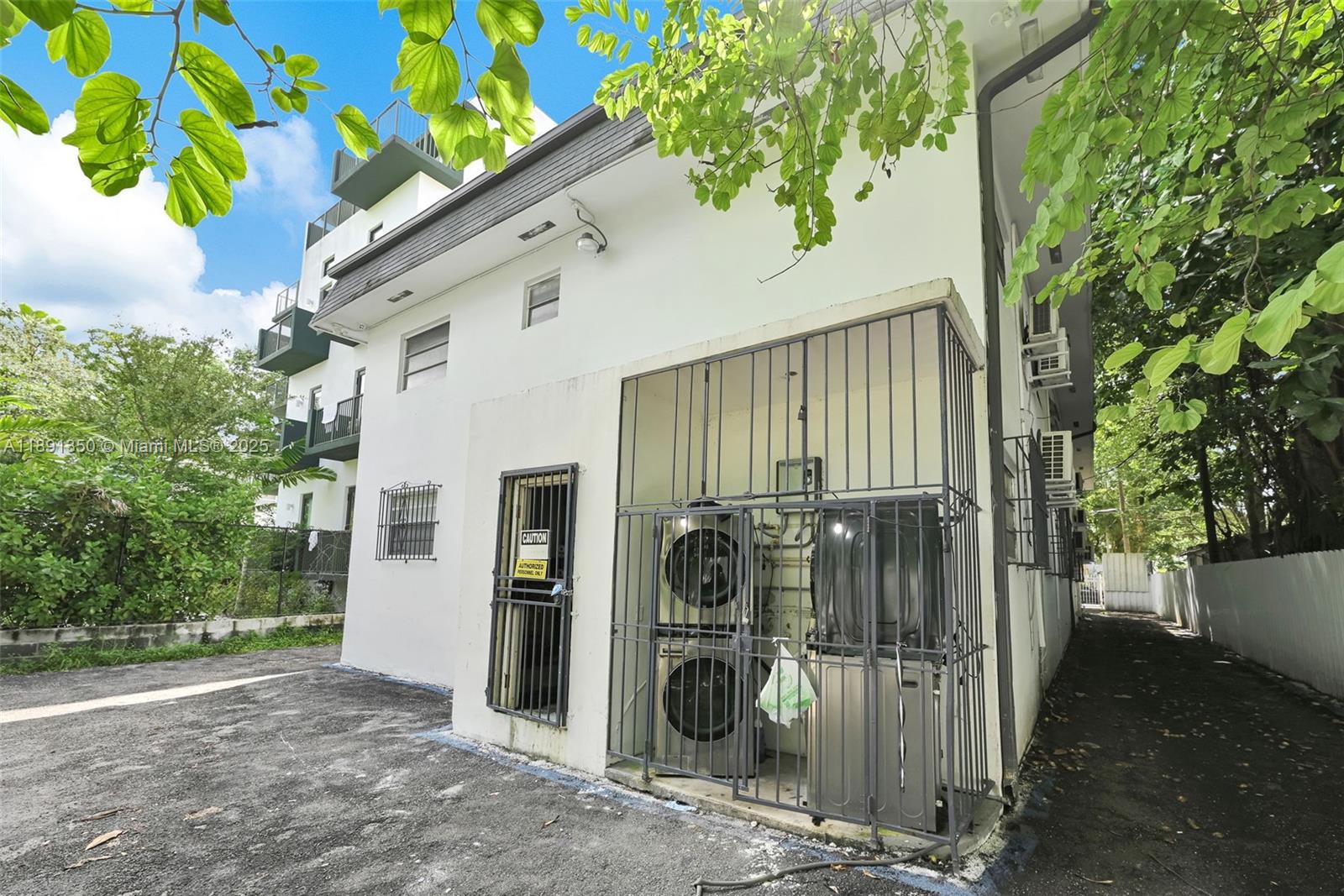   /   sq. ft. $ 2025-10-06 0 Photo
