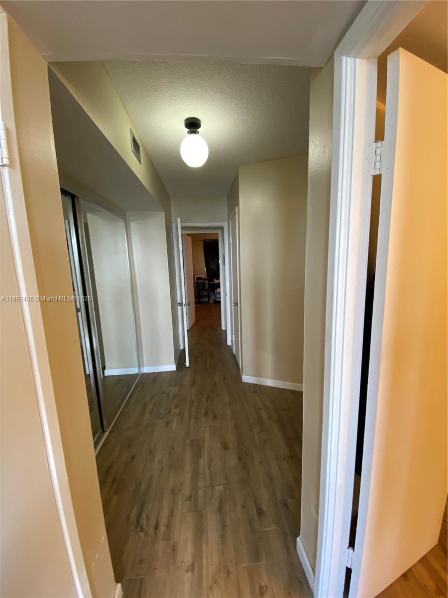 413-1 2 / 2 1315 sq. ft. $ 2025-10-06 0 foto