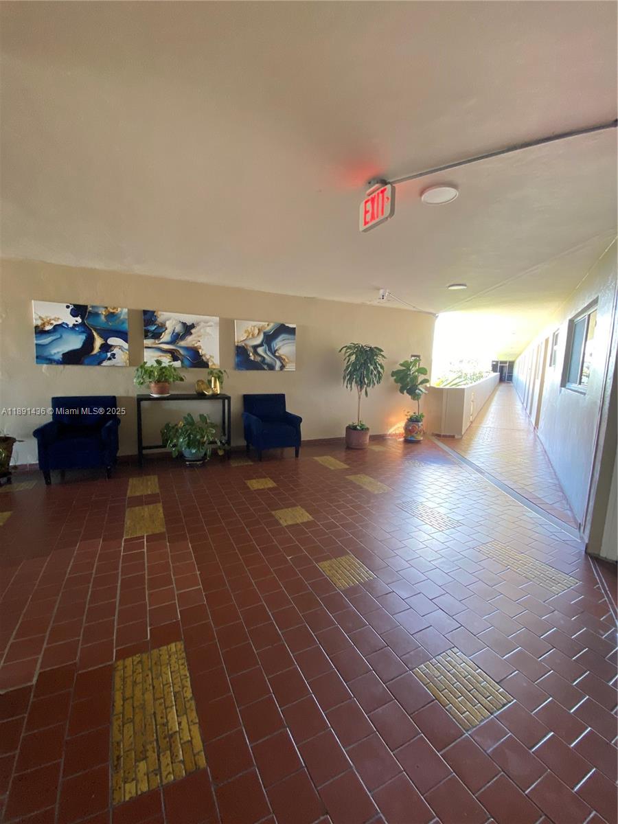 413-1 2 / 2 1315 sq. ft. $ 2025-10-06 0 foto