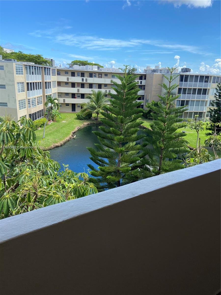 413-1 2 / 2 1315 sq. ft. $ 2025-10-06 0 foto