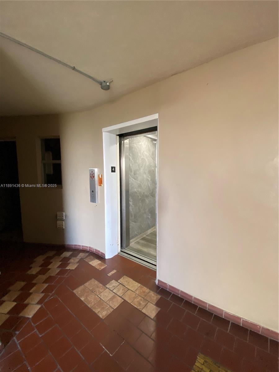 413-1 2 / 2 1315 sq. ft. $ 2025-10-06 0 foto