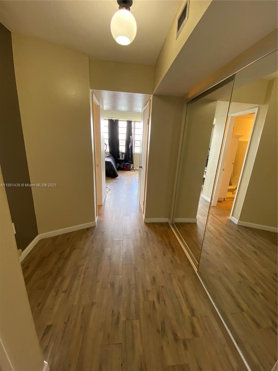 413-1 2 / 2 1315 sq. ft. $ 2025-10-06 0 foto