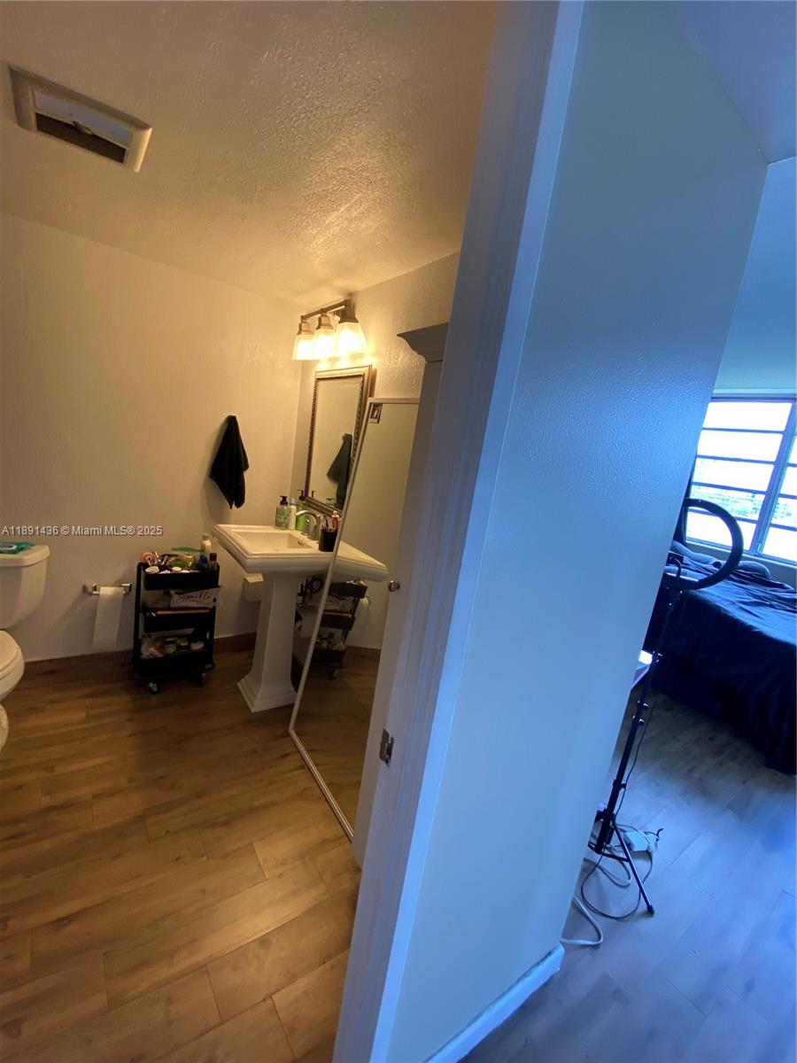 413-1 2 / 2 1315 sq. ft. $ 2025-10-06 0 foto