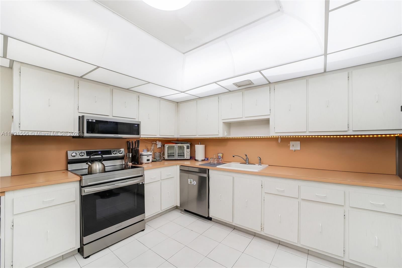 Photo of 600 Three Islands Blvd  #1021, Hallandale Beach, Florida, 33009 - 