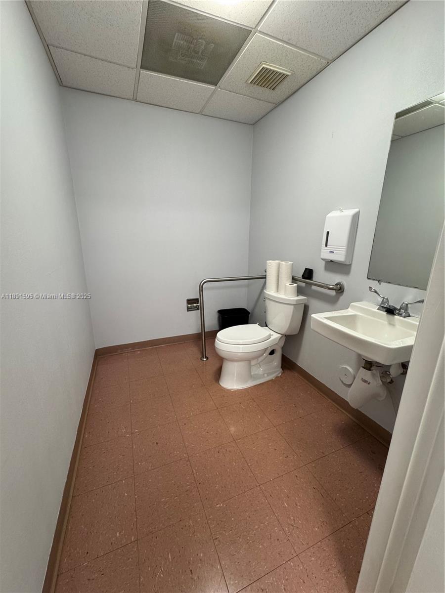   /   sq. ft. $ 2025-10-07 0 Photo