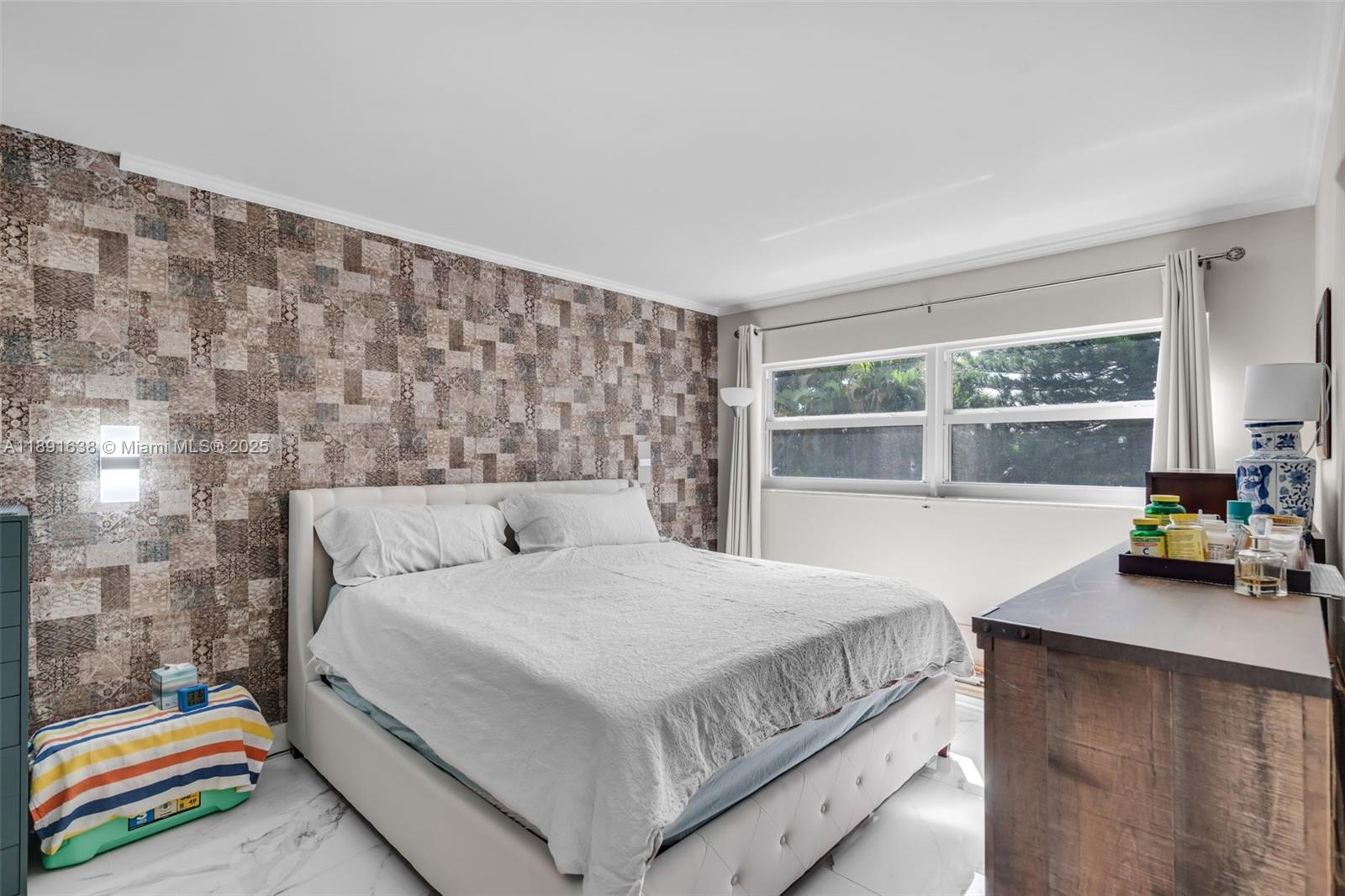 See details 207 1 / 2 744 sq. ft. $ 2025-10-07 0 Photo