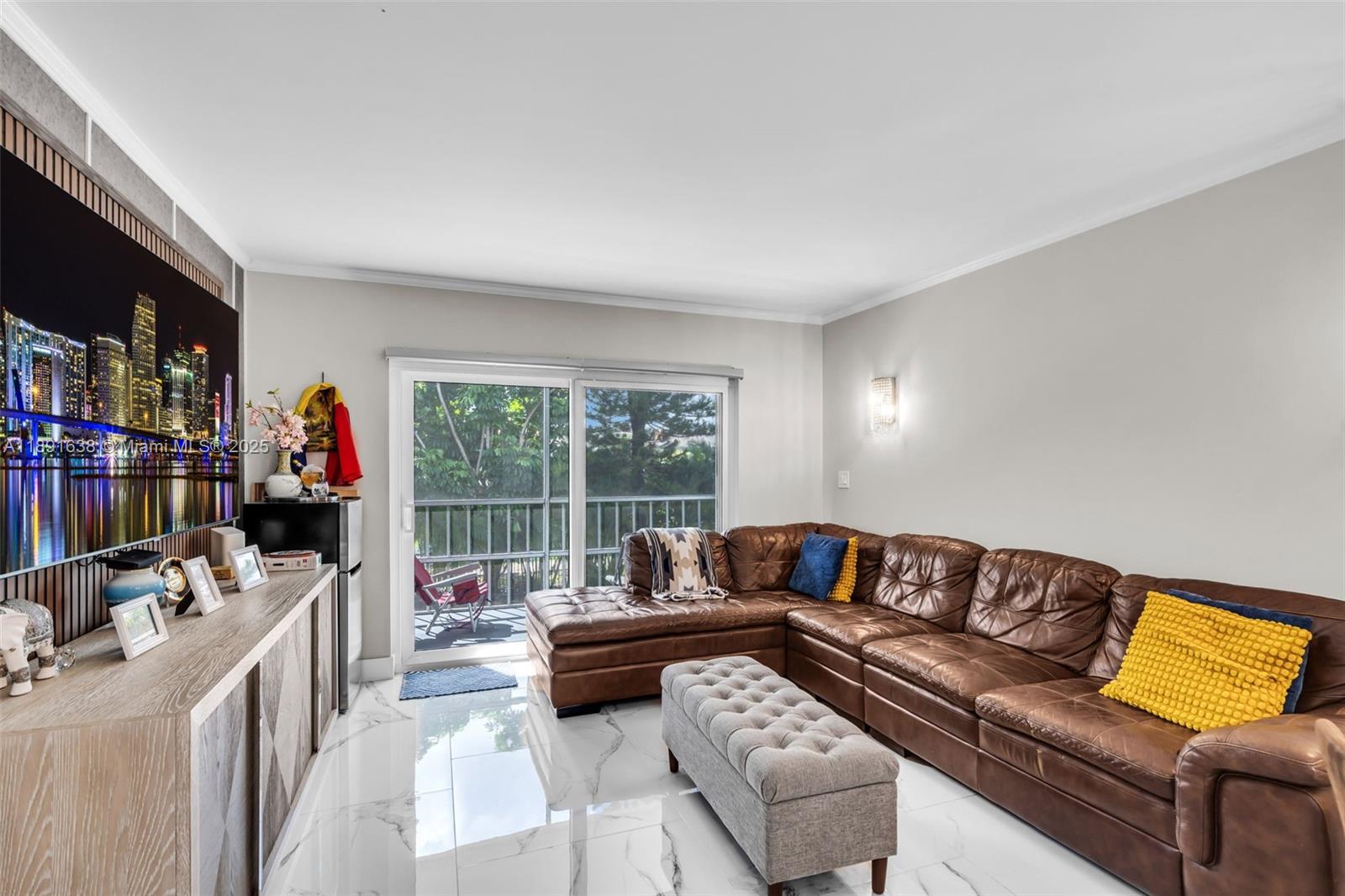 See details 207 1 / 2 744 sq. ft. $ 2025-10-07 0 Photo
