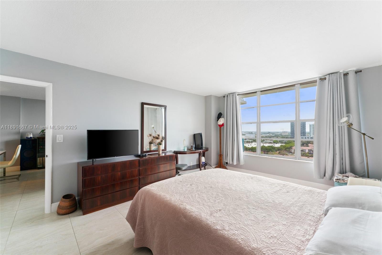 Photo of 3800 Ocean Dr  #1722, Hollywood, Florida, 33019 - 