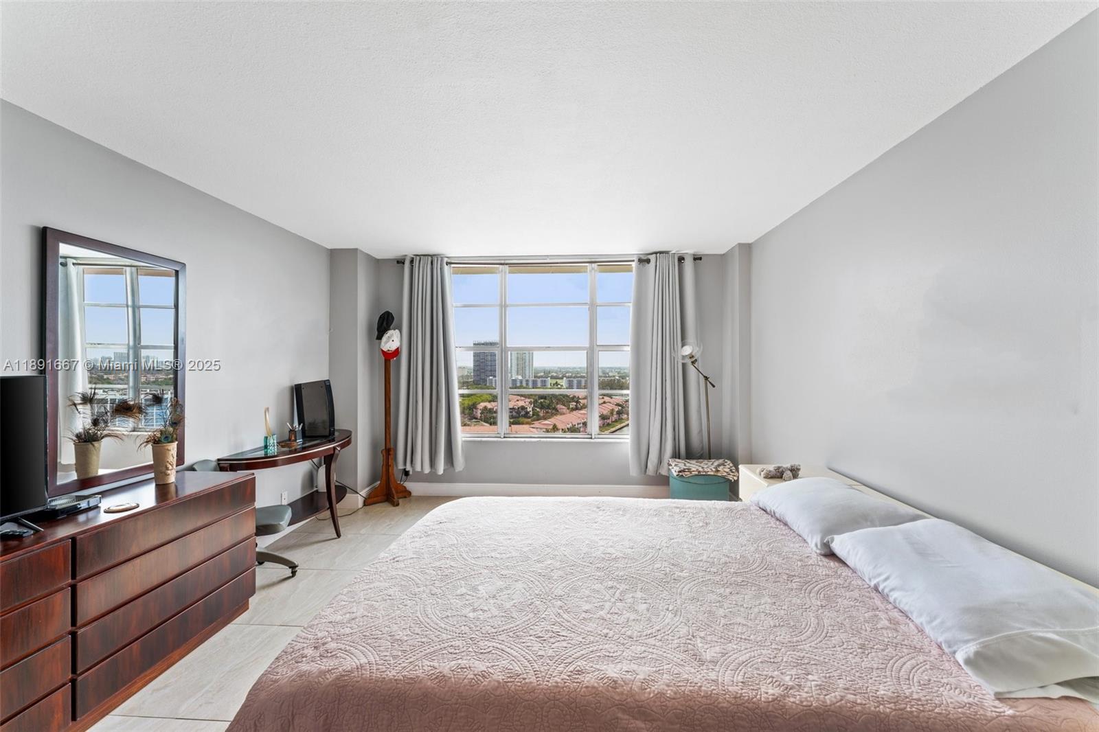 Photo of 3800 Ocean Dr  #1722, Hollywood, Florida, 33019 - 