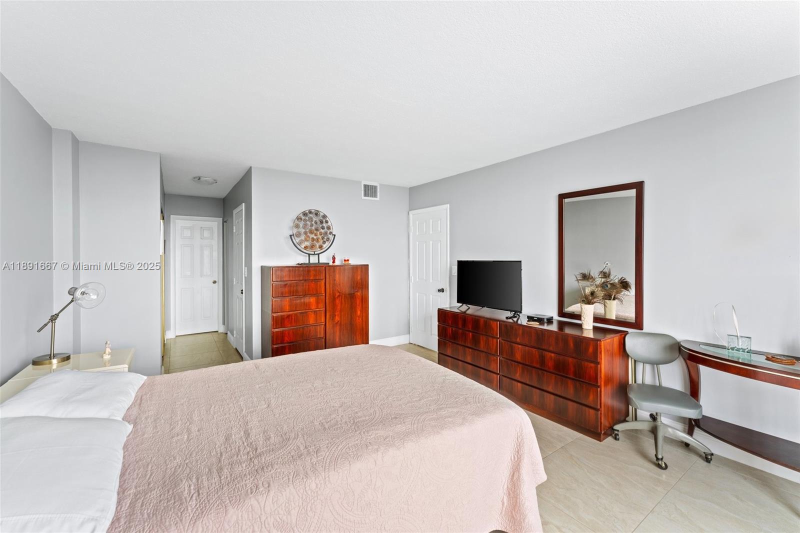 Photo of 3800 Ocean Dr  #1722, Hollywood, Florida, 33019 - 