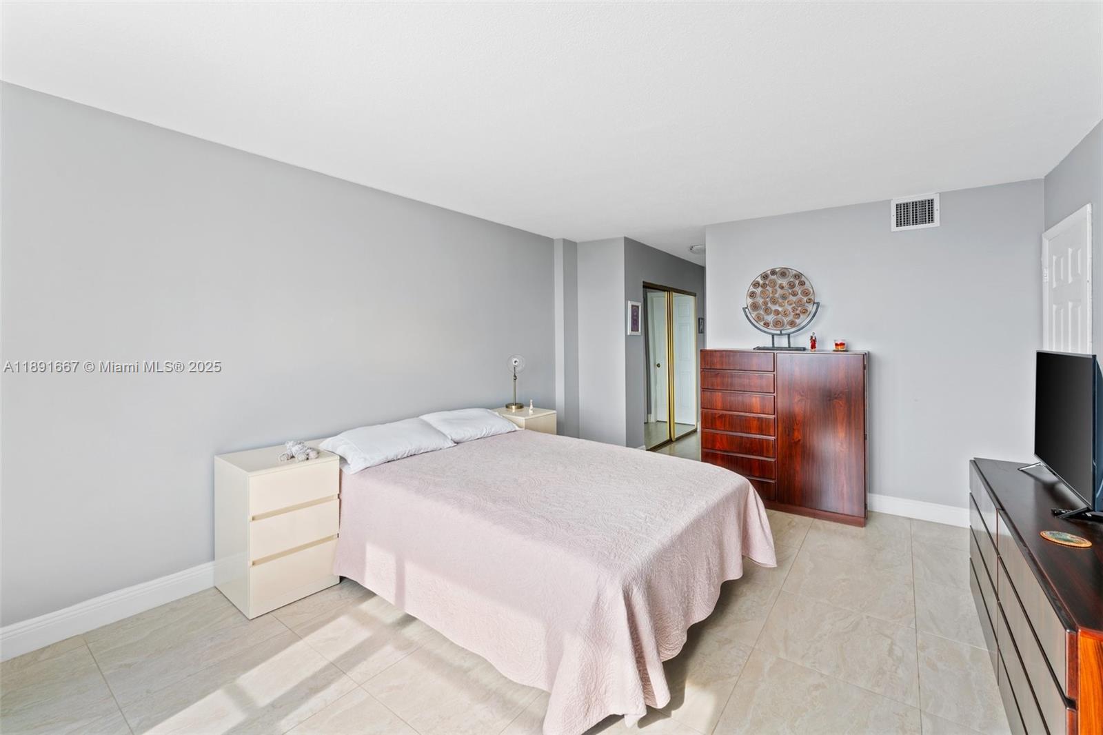 Photo of 3800 Ocean Dr  #1722, Hollywood, Florida, 33019 - 