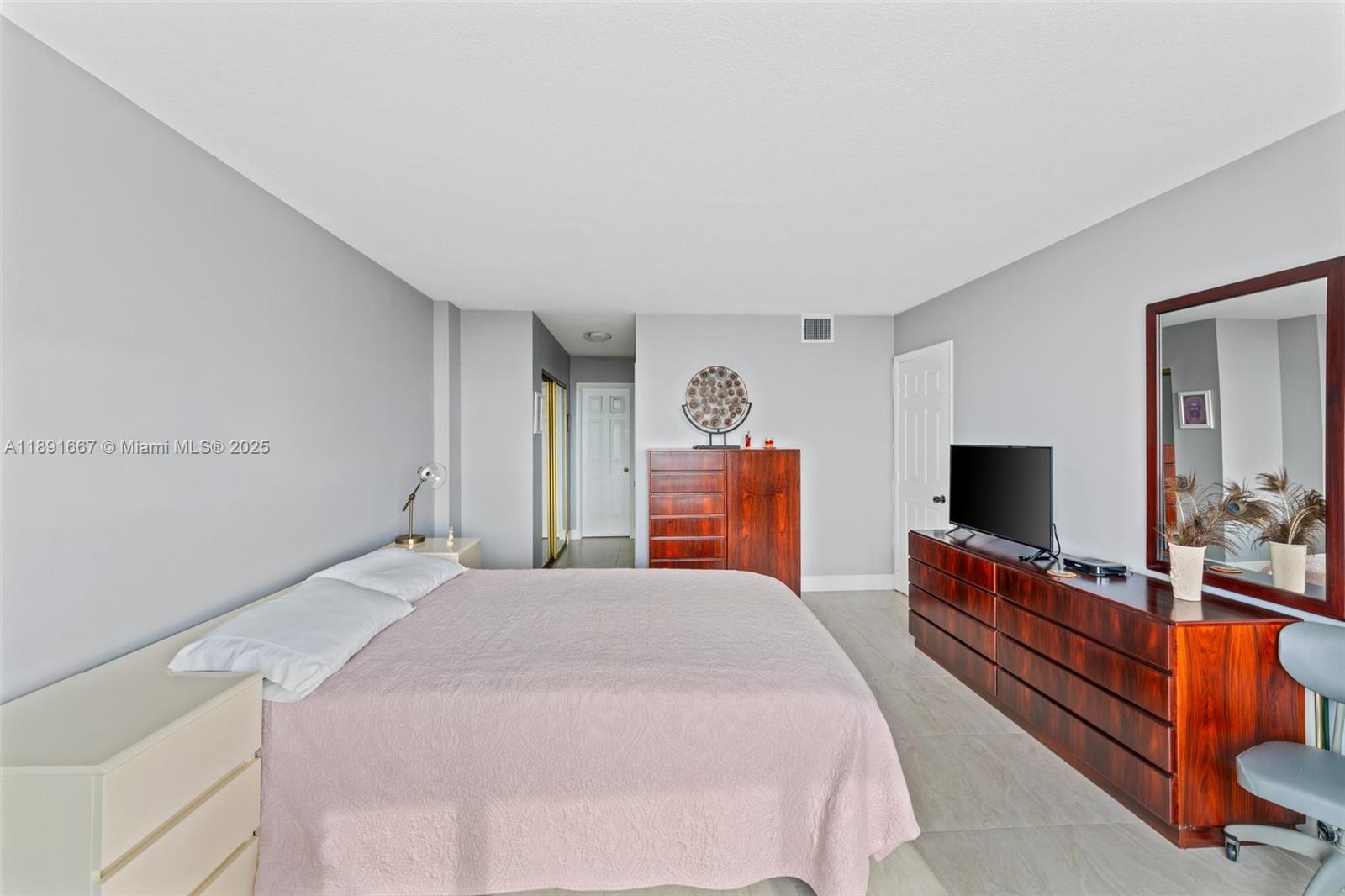 Photo of 3800 Ocean Dr  #1722, Hollywood, Florida, 33019 - 