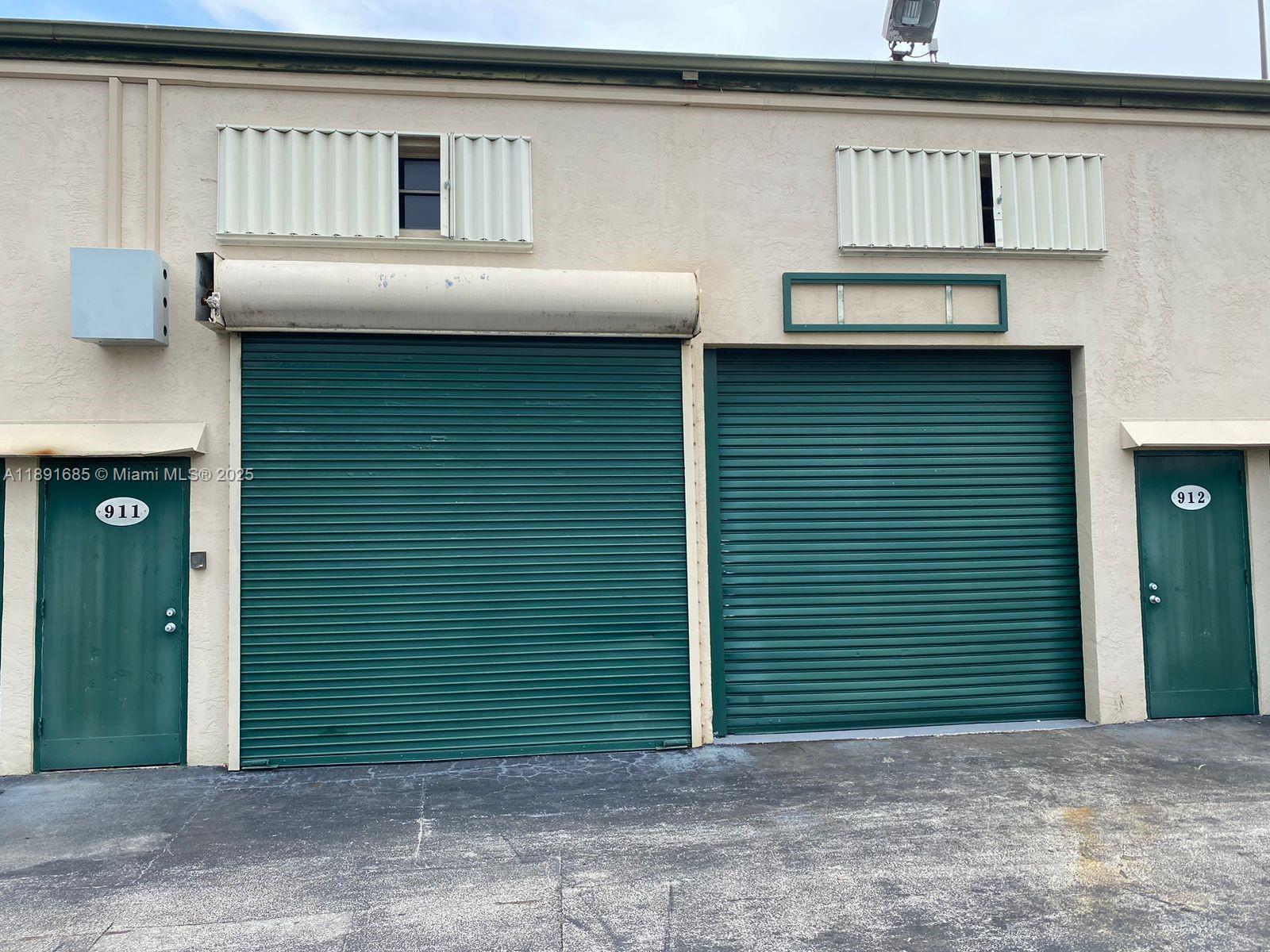 911/912  /   sq. ft. $ 2025-10-07 0 foto