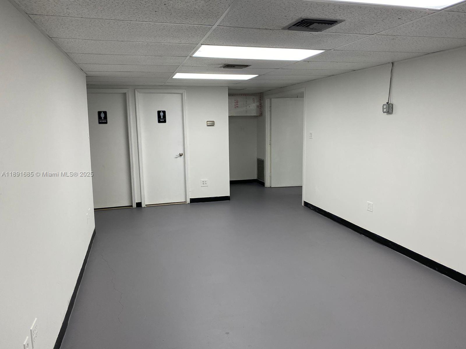 911/912  /   sq. ft. $ 2025-10-07 0 foto