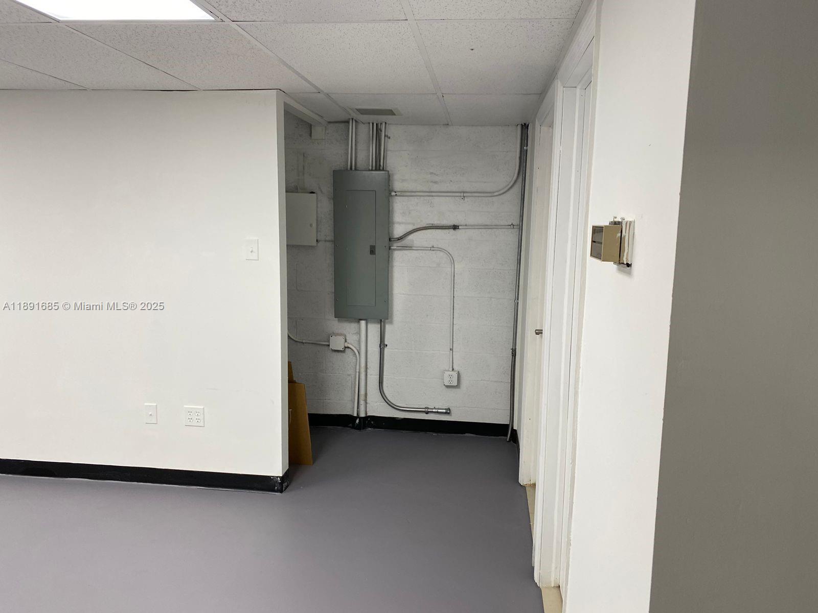 911/912  /   sq. ft. $ 2025-10-07 0 foto