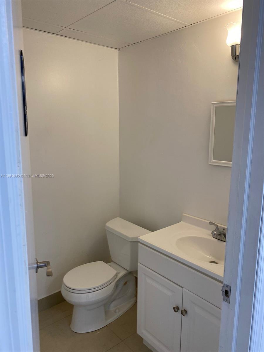 911/912  /   sq. ft. $ 2025-10-07 0 foto