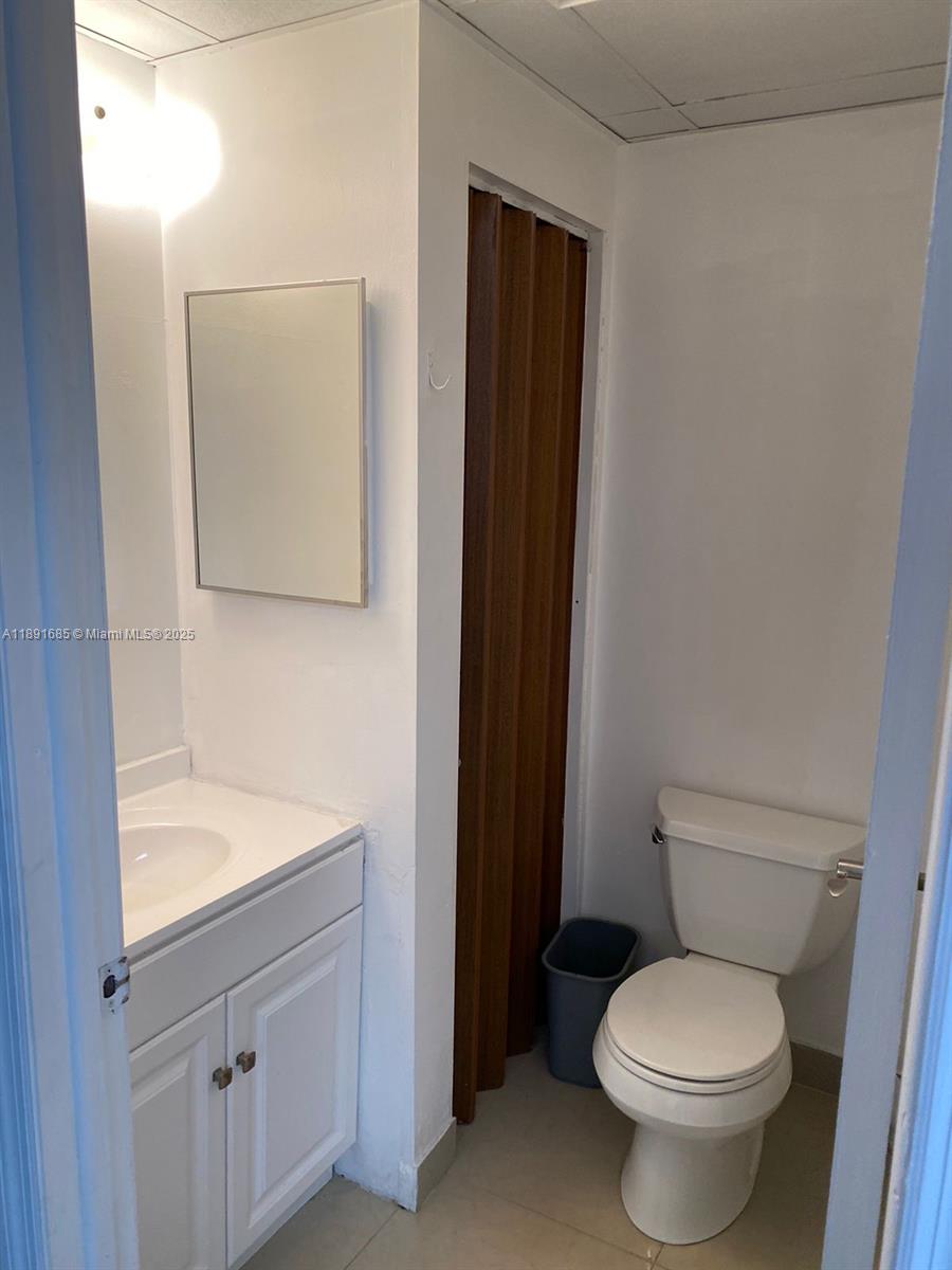 911/912  /   sq. ft. $ 2025-10-07 0 foto