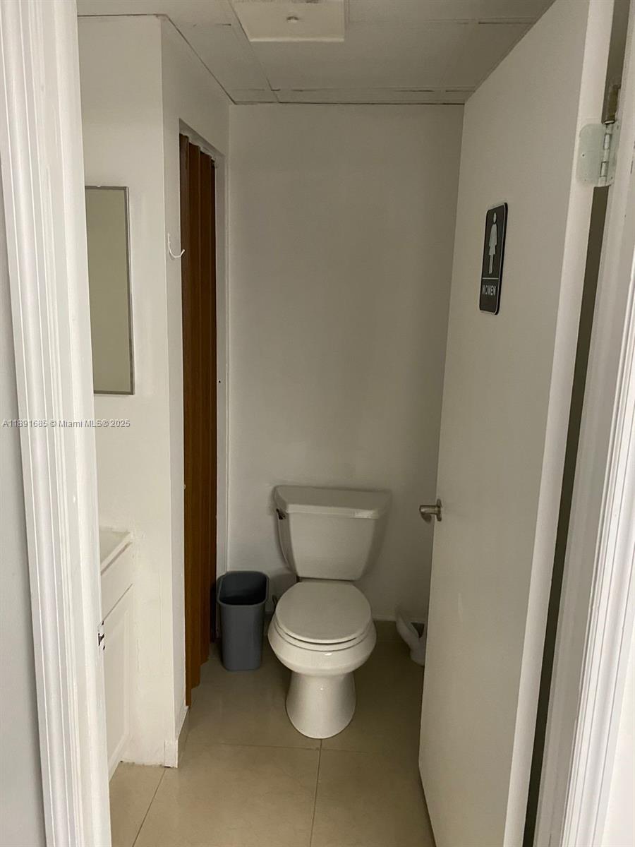 911/912  /   sq. ft. $ 2025-10-07 0 foto