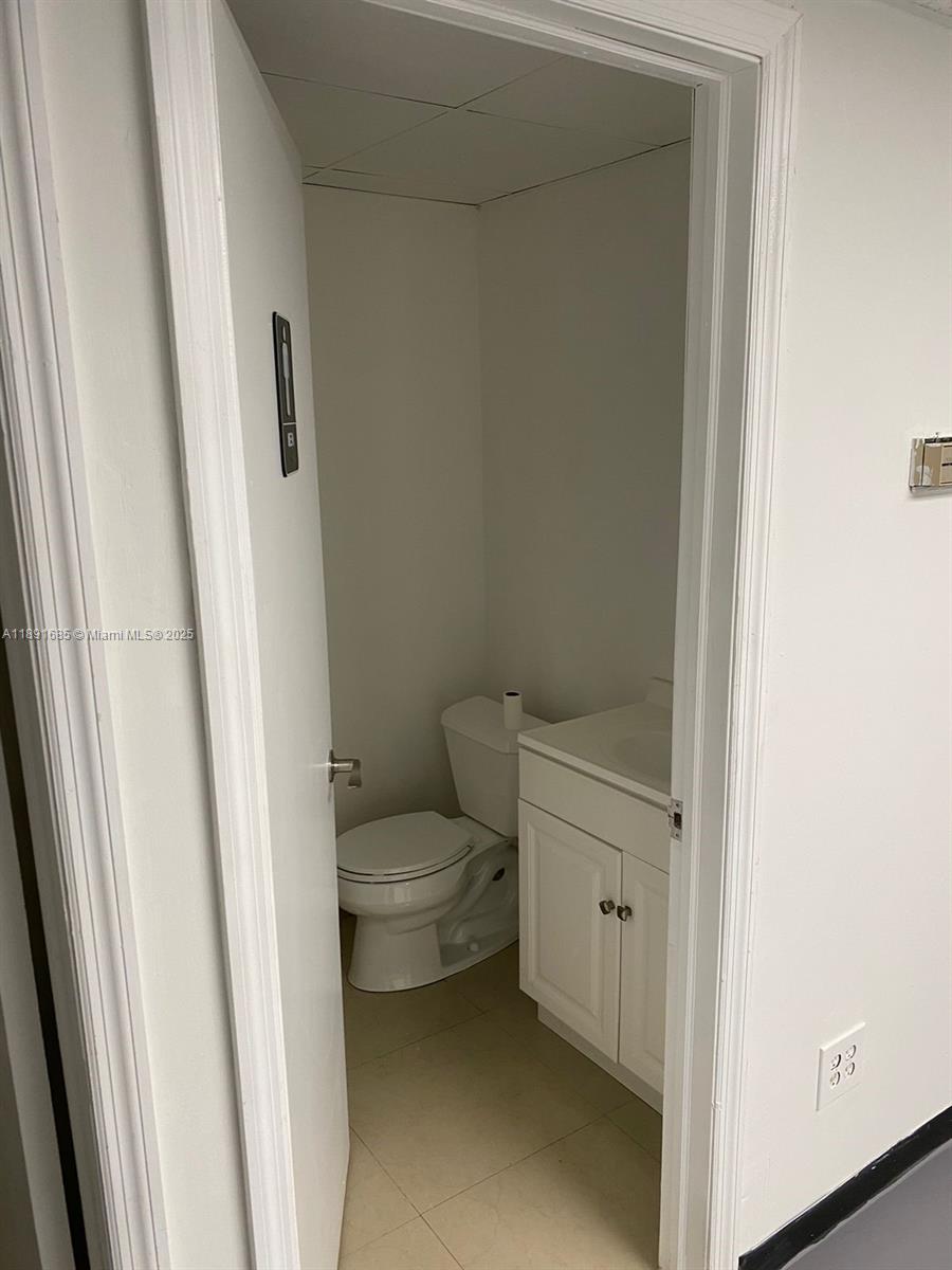 911/912  /   sq. ft. $ 2025-10-07 0 foto