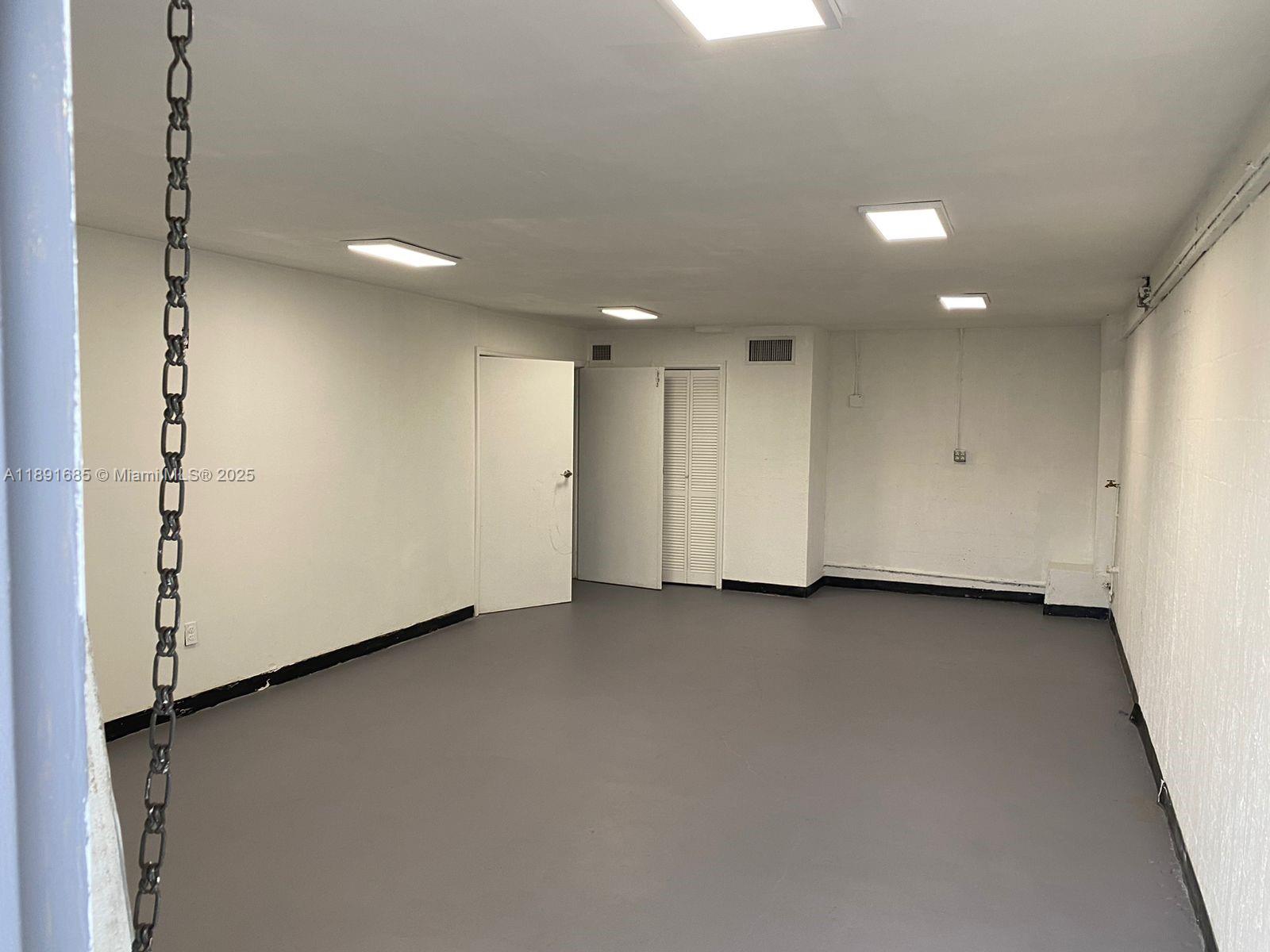 911/912  /   sq. ft. $ 2025-10-07 0 foto