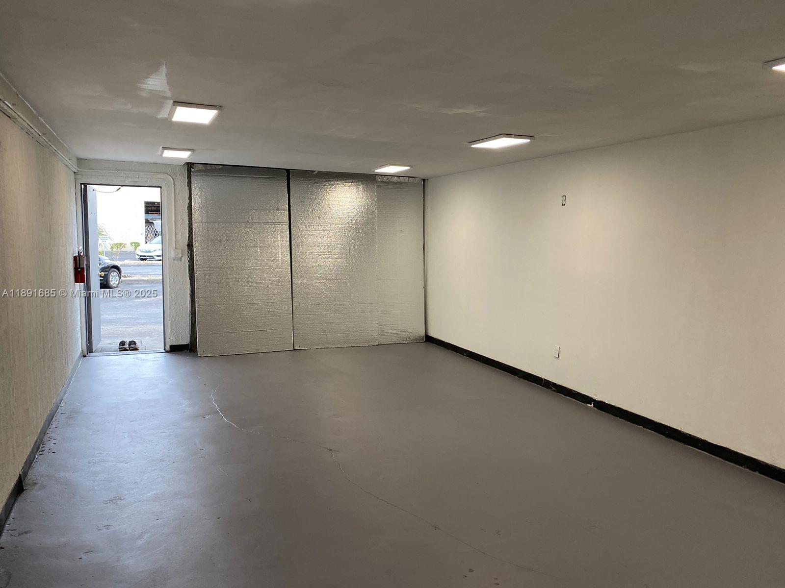 911/912  /   sq. ft. $ 2025-10-07 0 foto