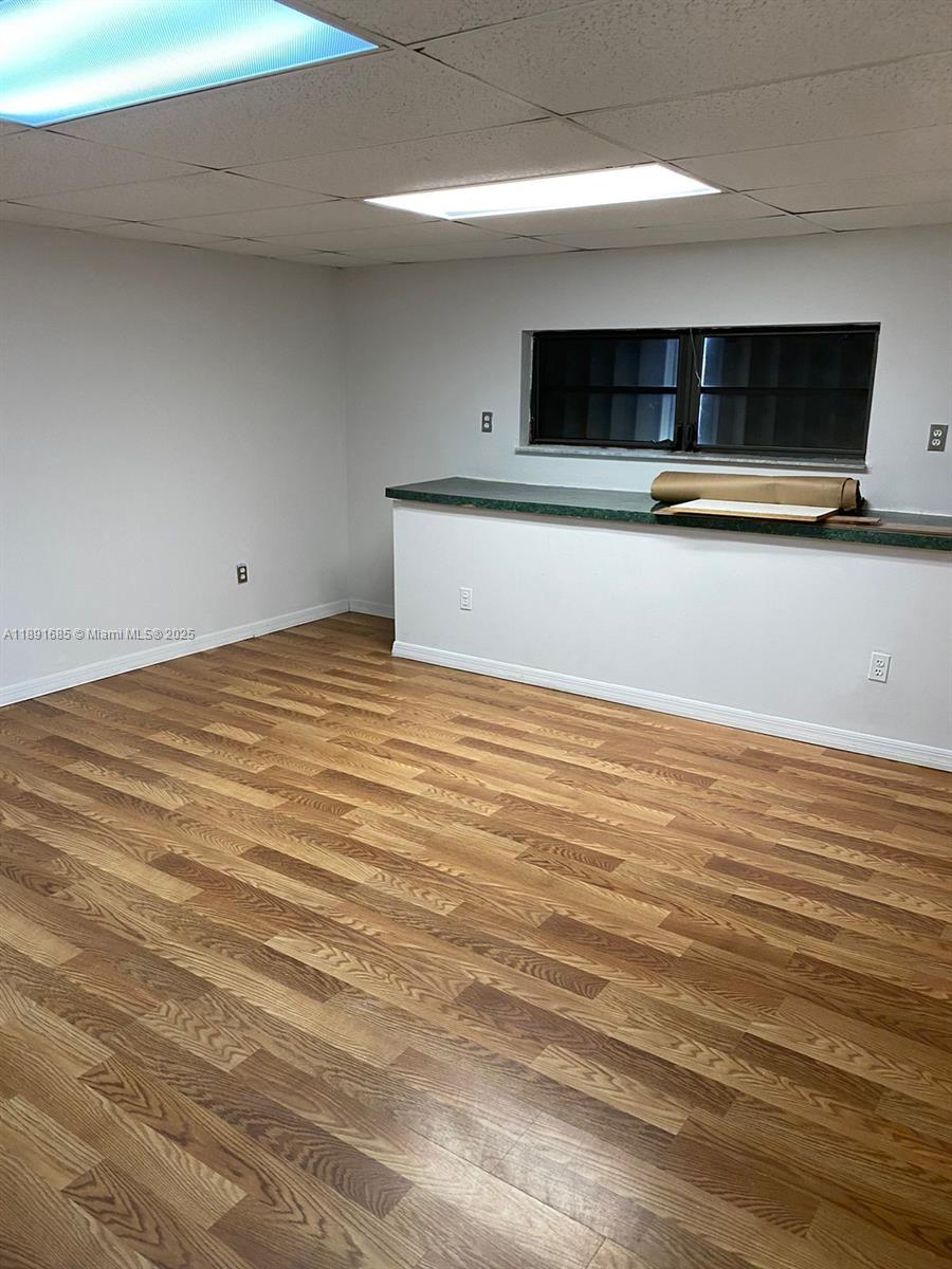 911/912  /   sq. ft. $ 2025-10-07 0 foto
