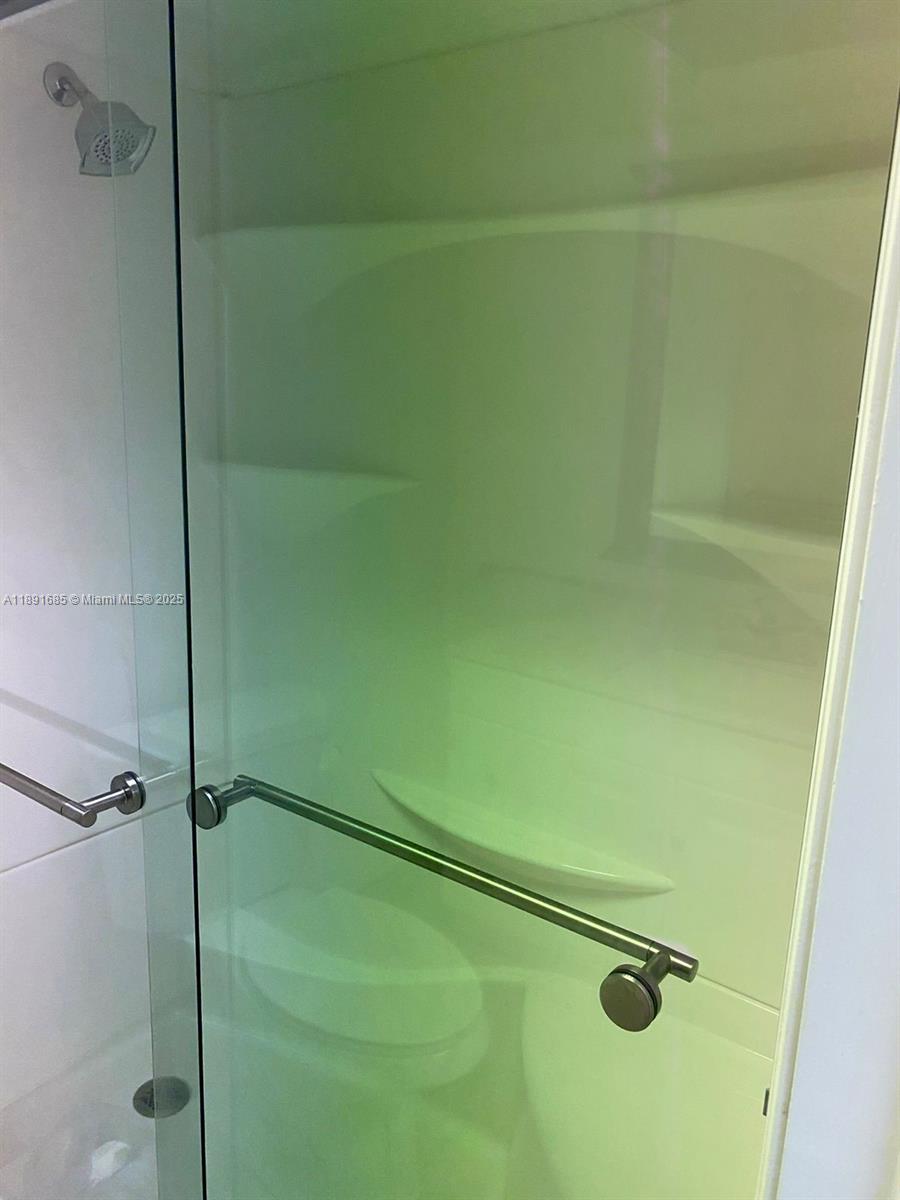 911/912  /   sq. ft. $ 2025-10-07 0 foto