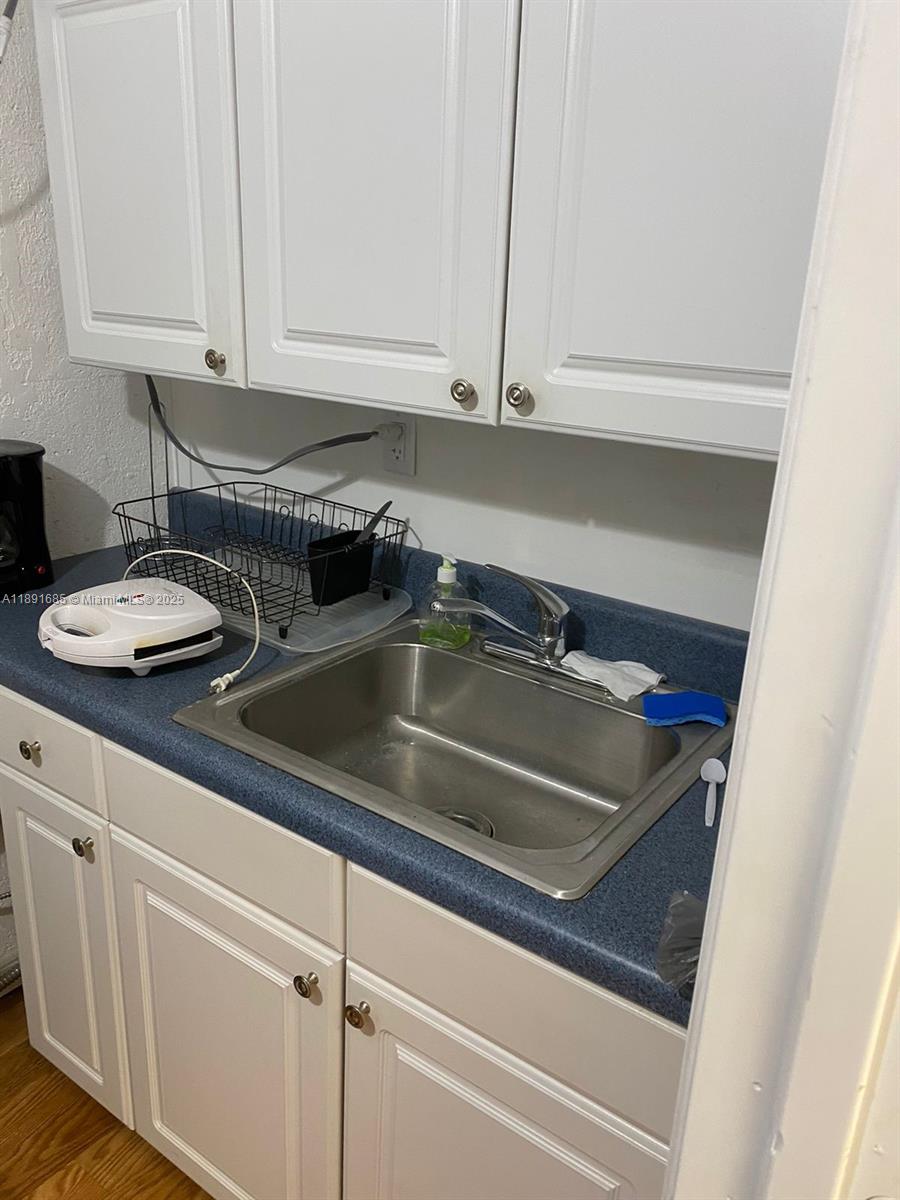 911/912  /   sq. ft. $ 2025-10-07 0 foto