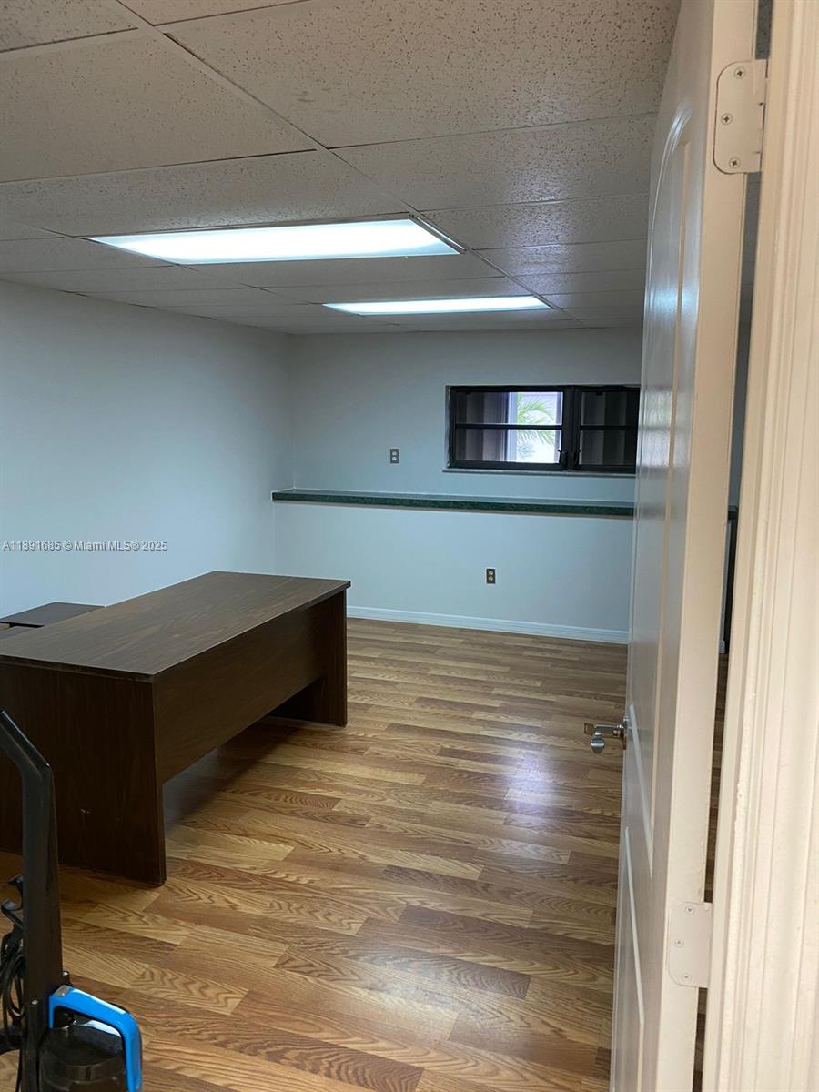911/912  /   sq. ft. $ 2025-10-07 0 foto