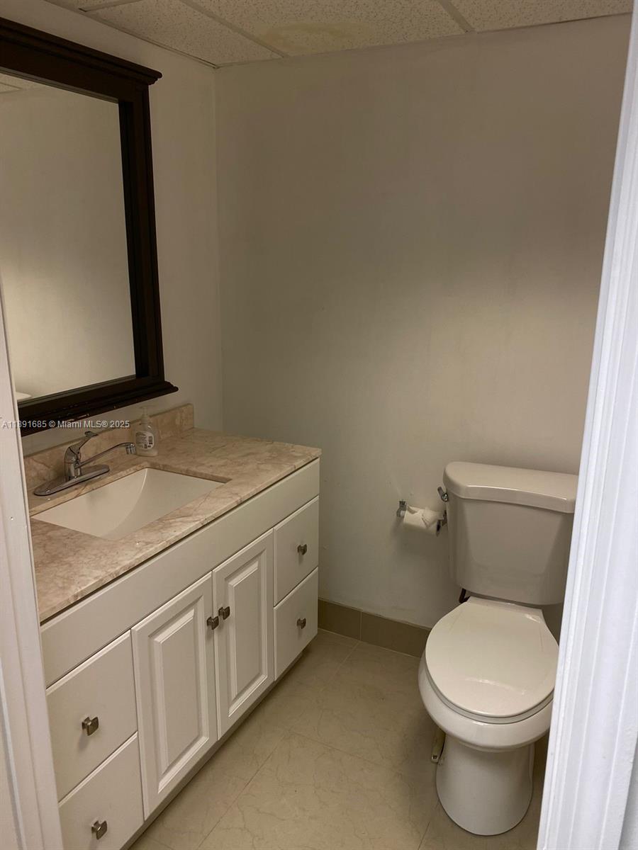 911/912  /   sq. ft. $ 2025-10-07 0 foto