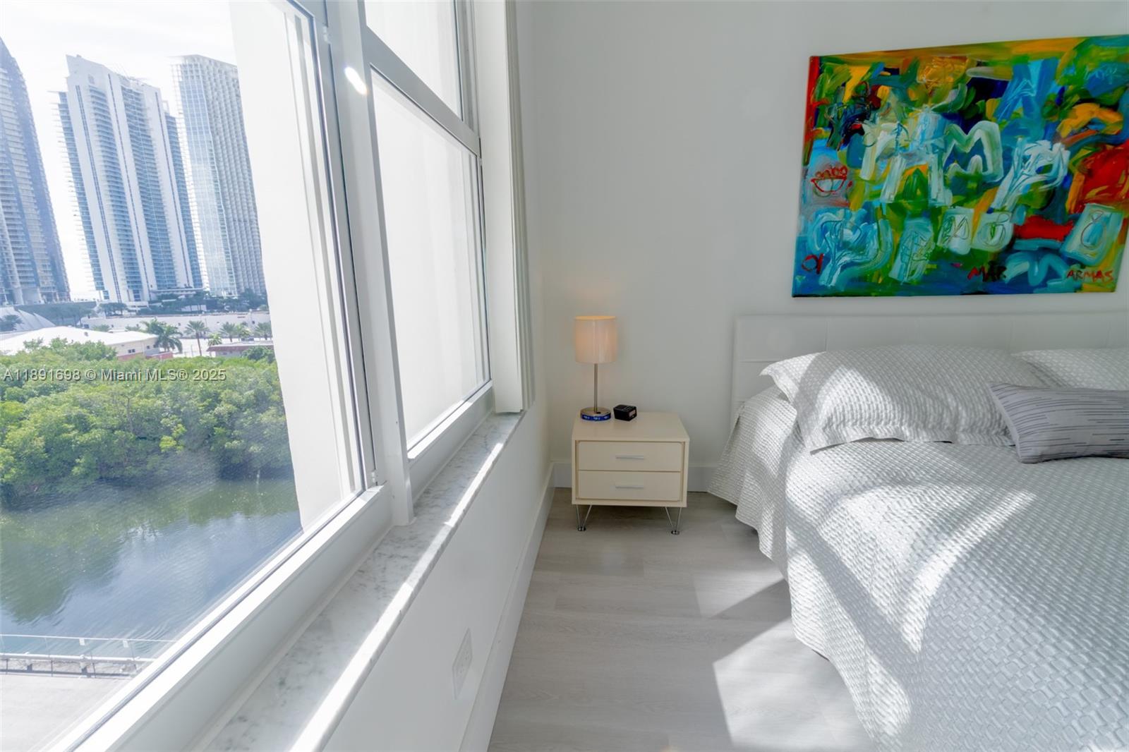 920 2 / 2 1286 sq. ft. $ 2025-10-07 0 foto