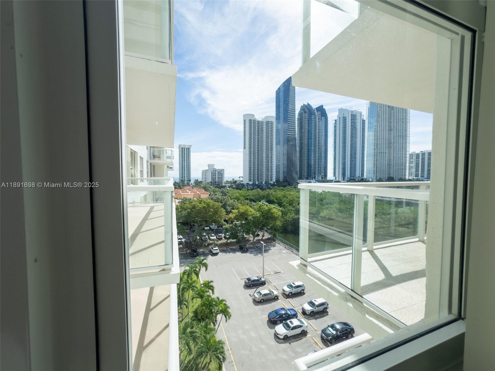920 2 / 2 1286 sq. ft. $ 2025-10-07 0 foto