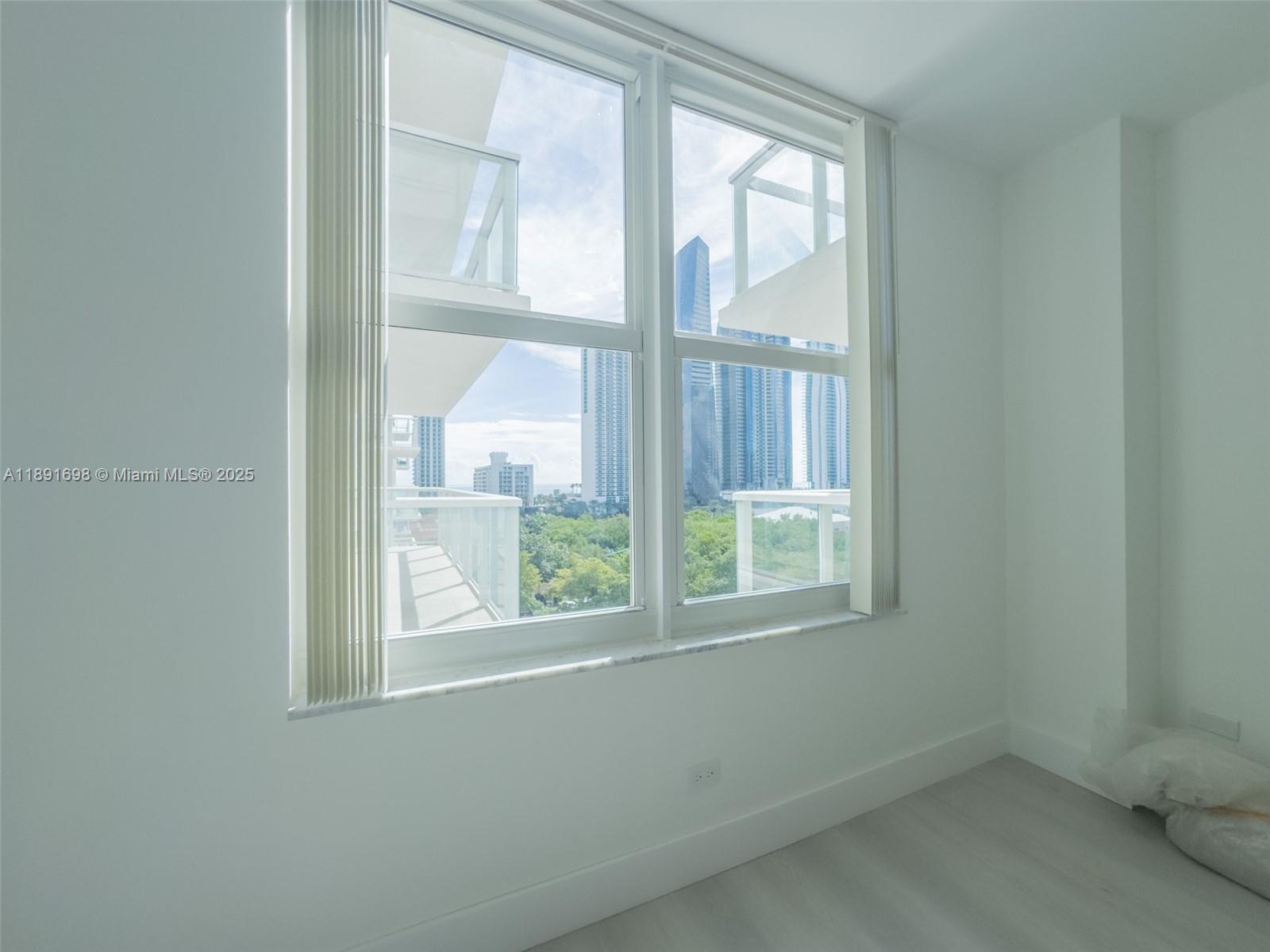 920 2 / 2 1286 sq. ft. $ 2025-10-07 0 foto