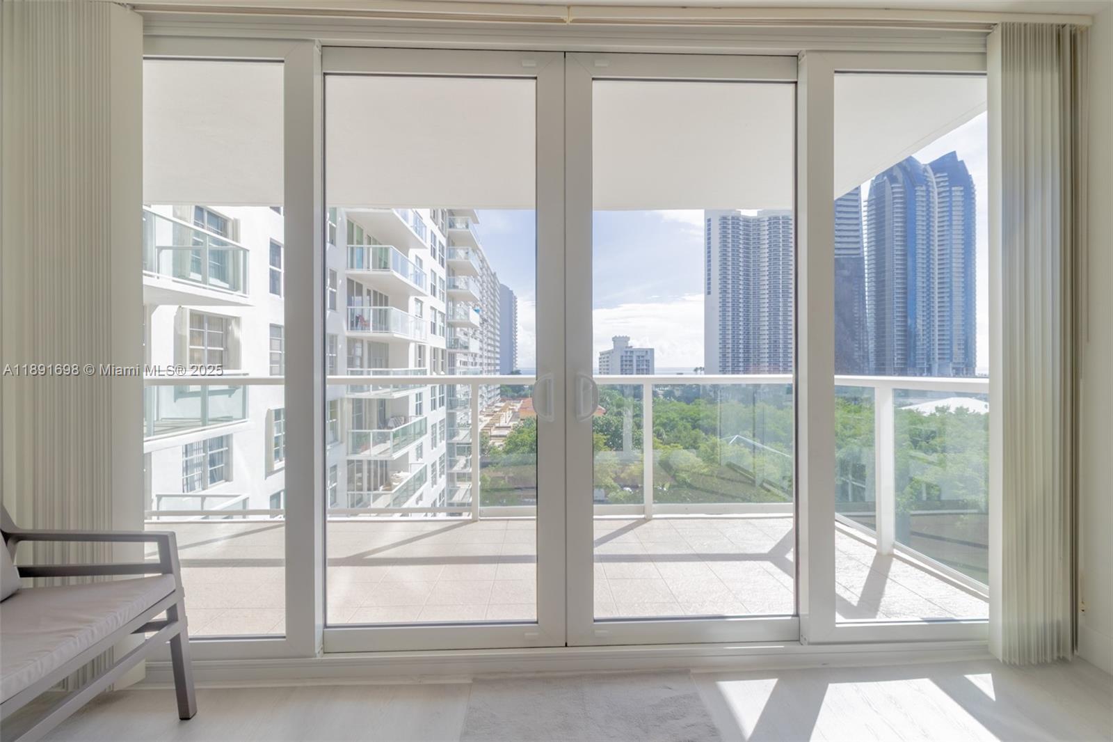920 2 / 2 1286 sq. ft. $ 2025-10-07 0 foto