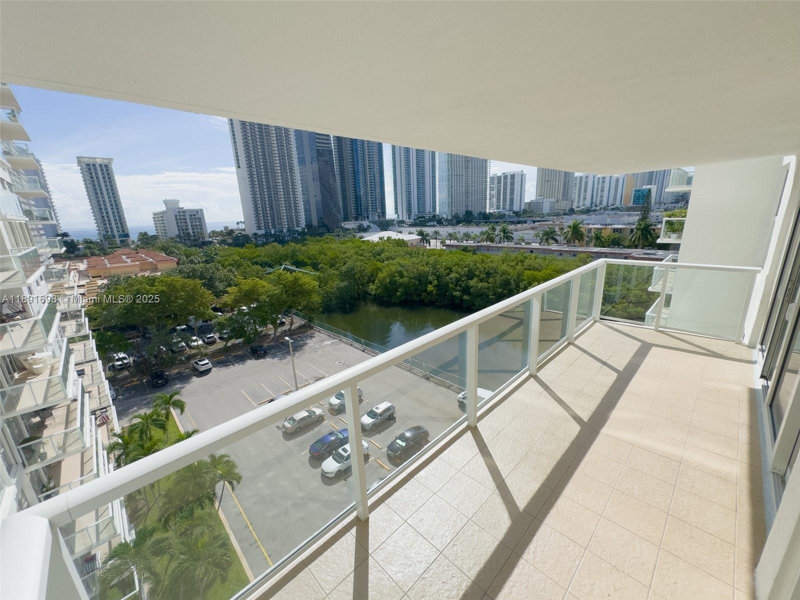 920 2 / 2 1286 sq. ft. $ 2025-10-07 0 foto