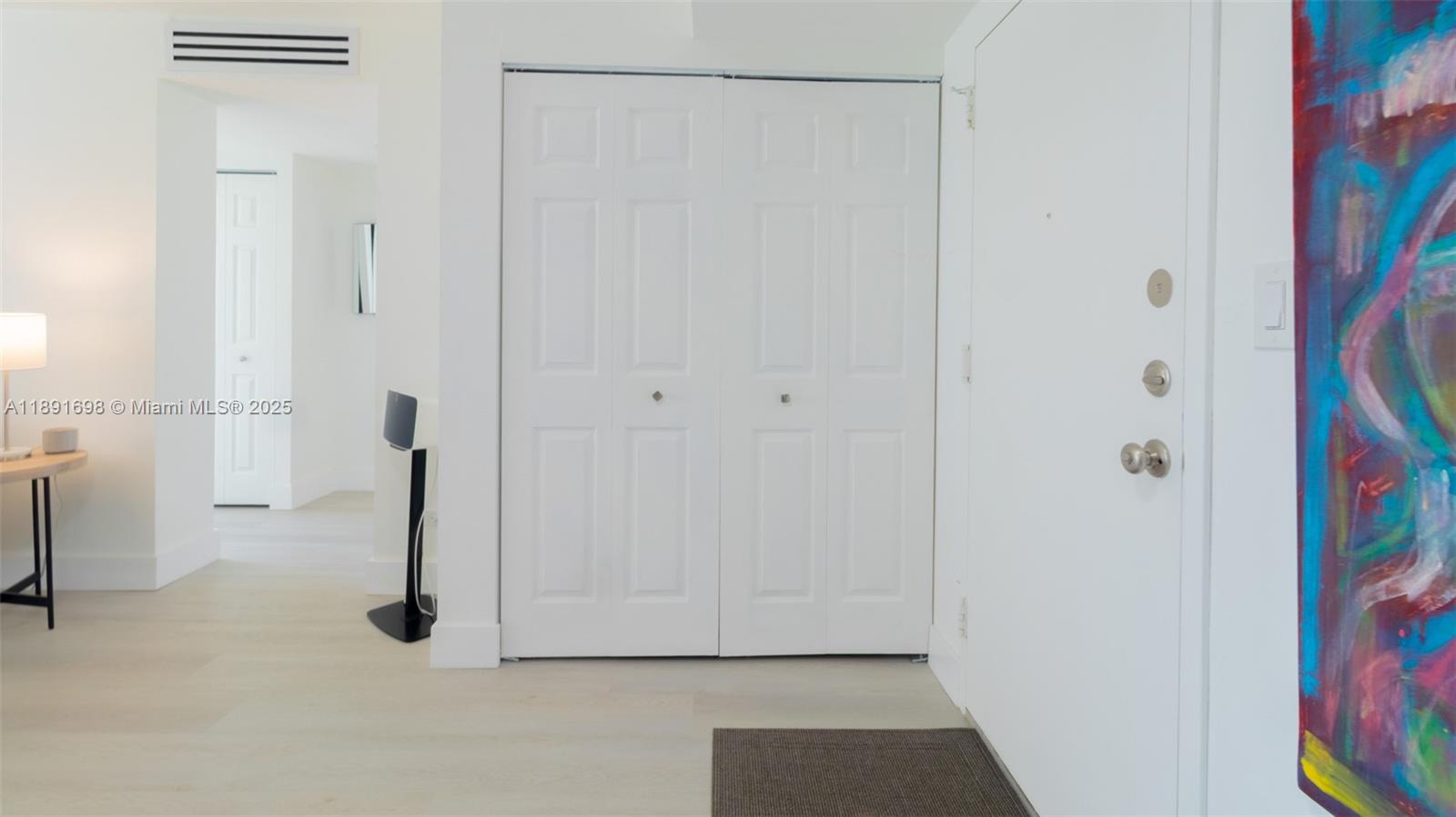 920 2 / 2 1286 sq. ft. $ 2025-10-07 0 foto