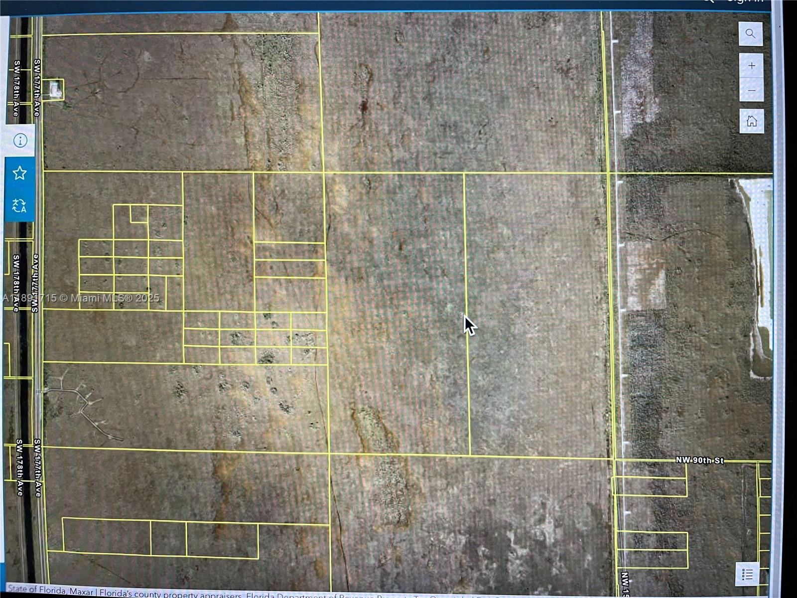   /   кв.футов $ 2025-10-07 0 Фото