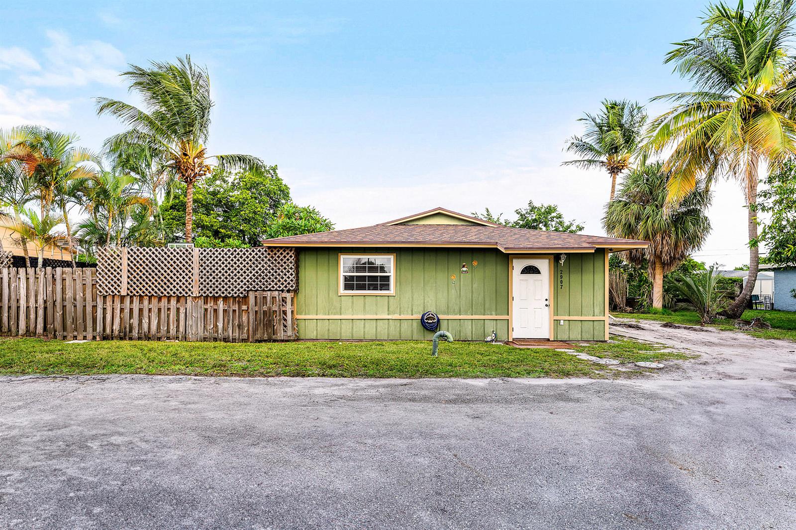 Ver detalles / 2 1690 sq. ft. $ 2025-11-03 0 foto