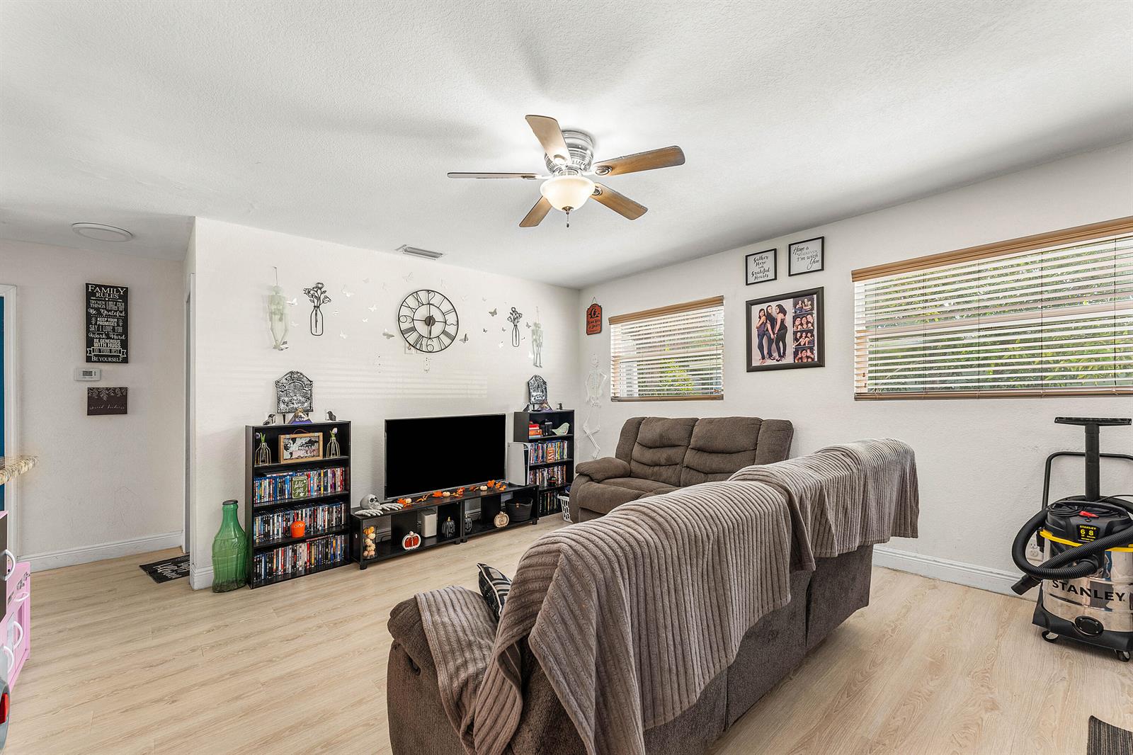 Ver detalles / 2 1690 sq. ft. $ 2025-11-03 0 foto