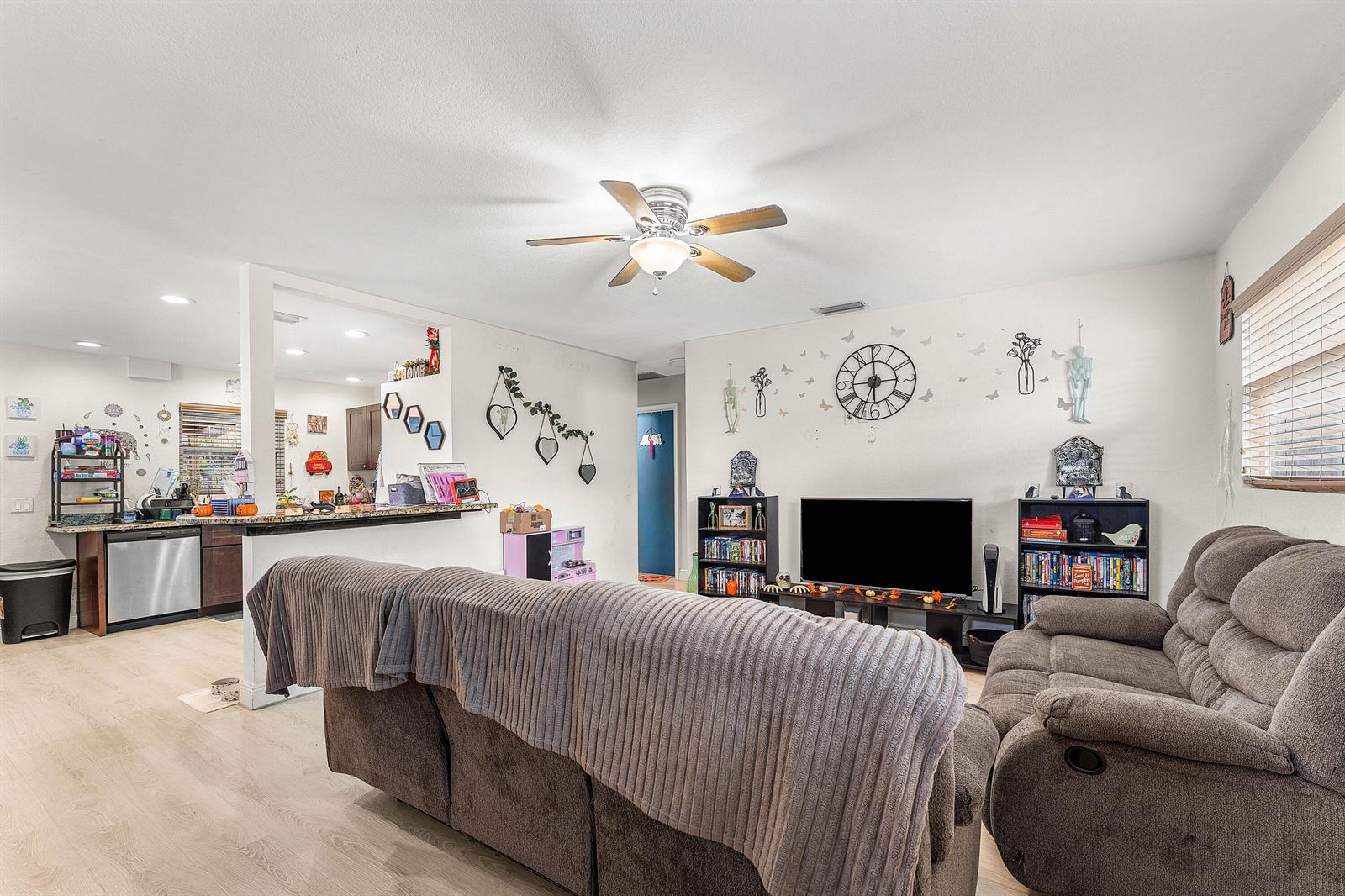 Ver detalles / 2 1690 sq. ft. $ 2025-11-03 0 foto