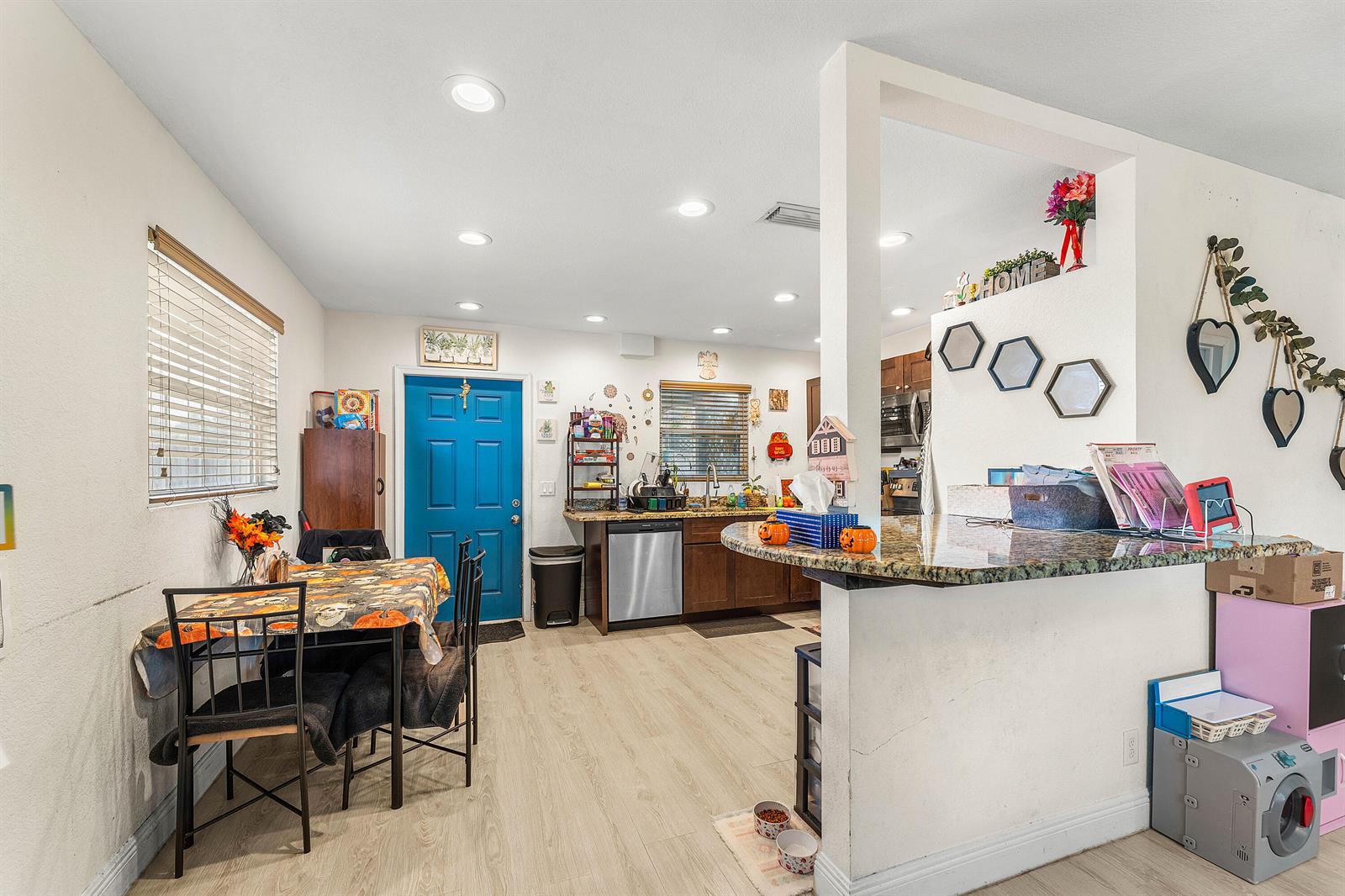 Ver detalles / 2 1690 sq. ft. $ 2025-11-03 0 foto