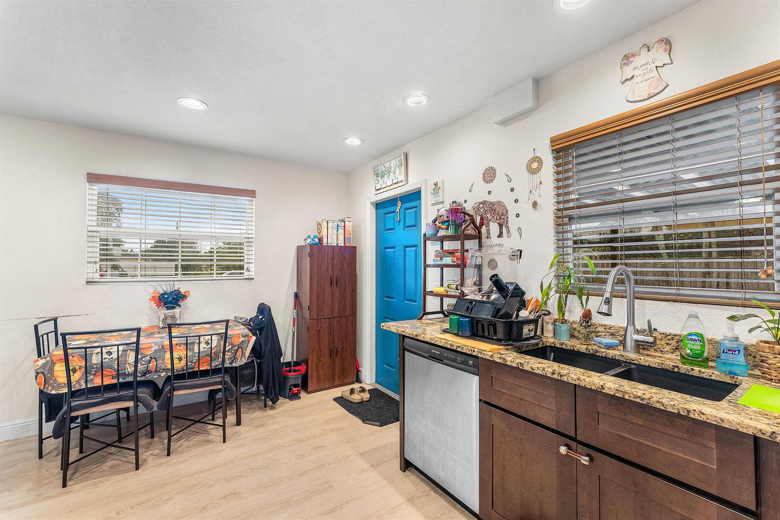 Ver detalles / 2 1690 sq. ft. $ 2025-11-03 0 foto