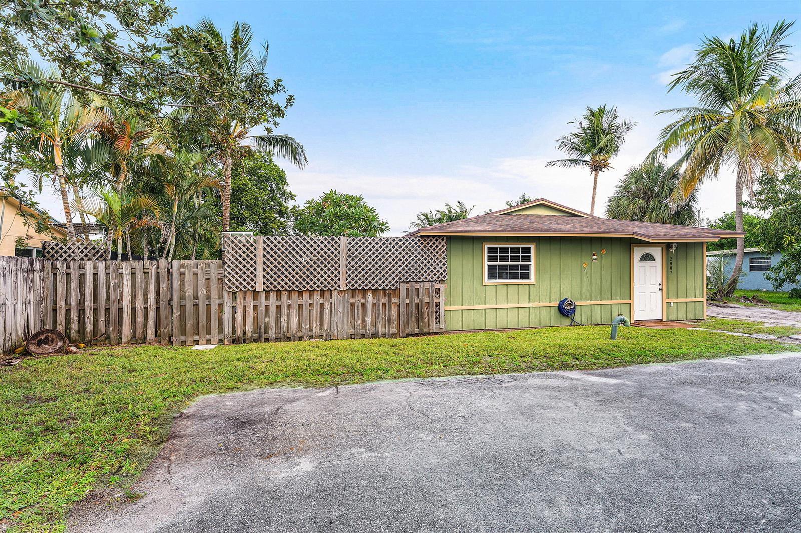 Ver detalles / 2 1690 sq. ft. $ 2025-11-03 0 foto