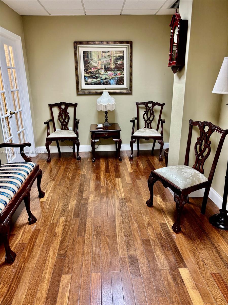 328  /   sq. ft. $ 2025-10-07 0 Photo
