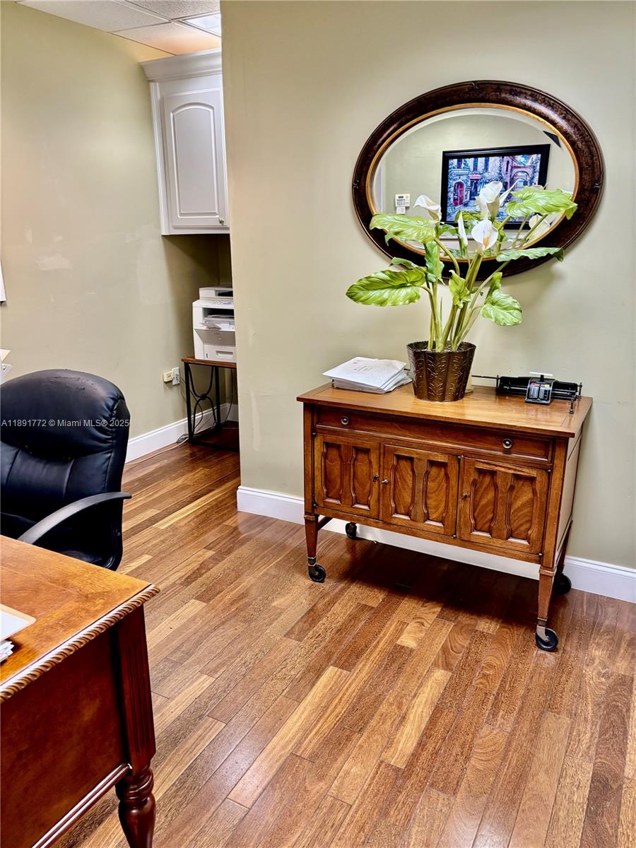 328  /   sq. ft. $ 2025-10-07 0 Photo